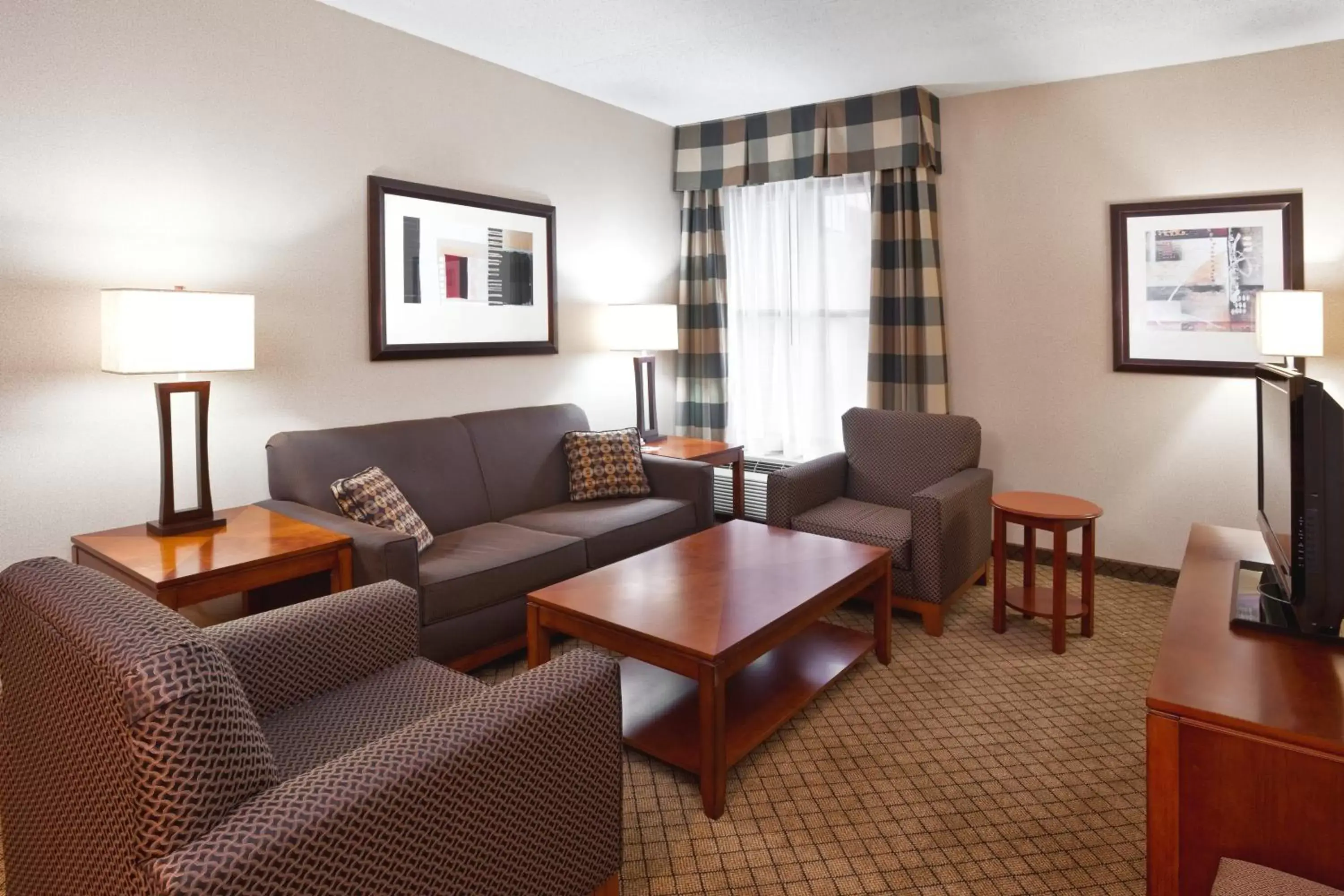 Photo of the whole room, Seating Area in Holiday Inn Dayton/Fairborn I-675, an IHG Hotel