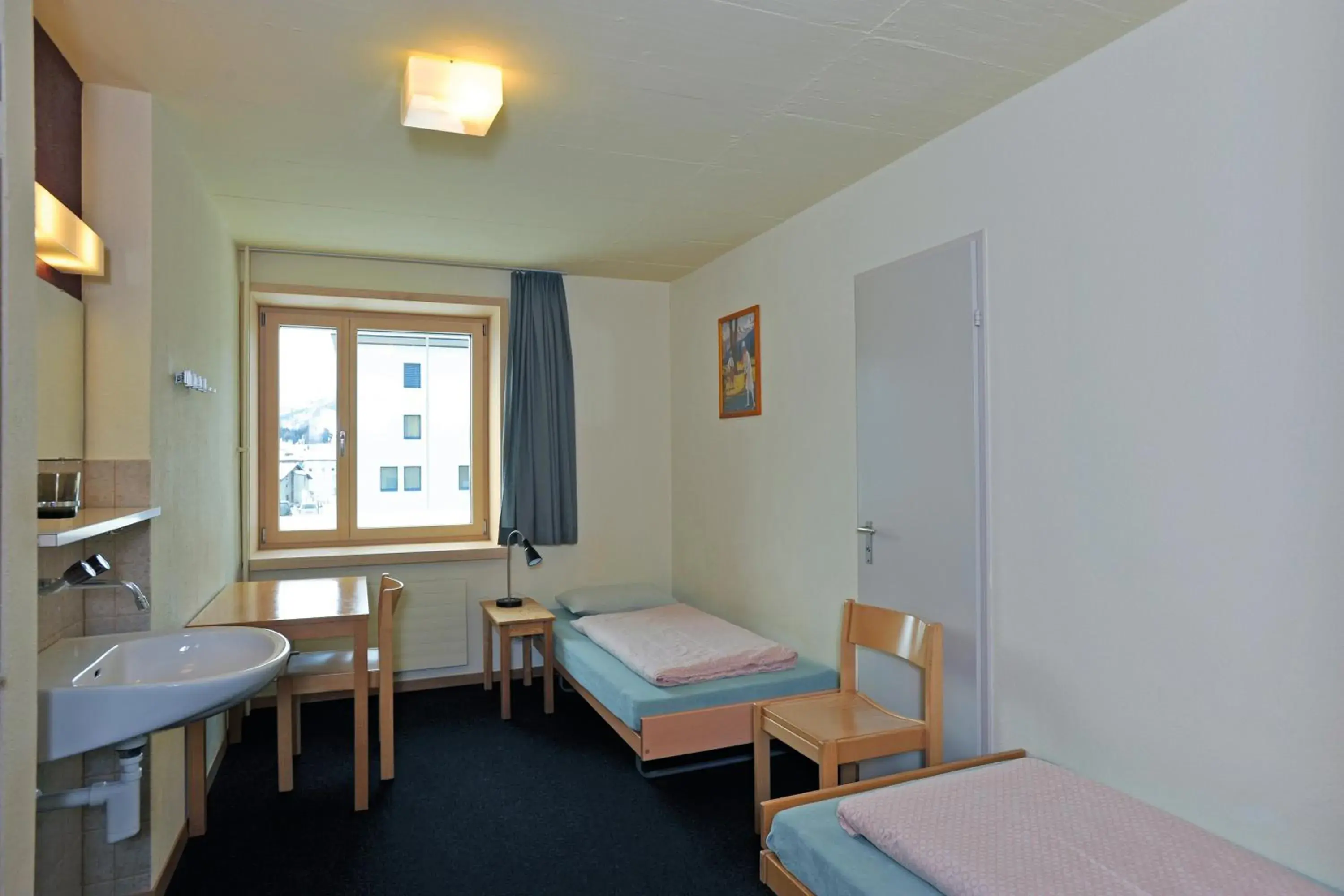 Photo of the whole room, Dining Area in St. Moritz Youth Hostel