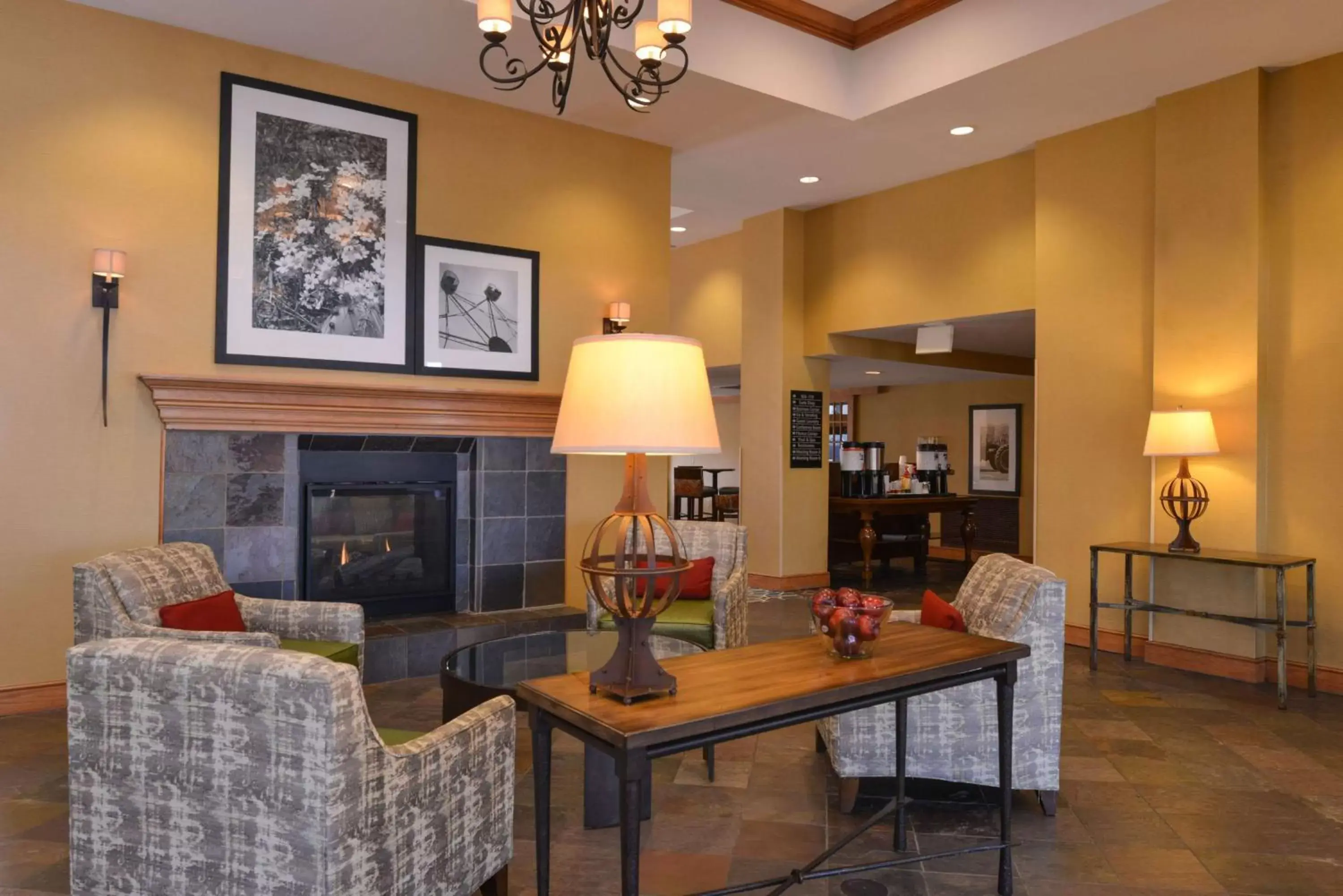 Lobby or reception, Seating Area in Hampton Inn & Suites Pueblo-Southgate