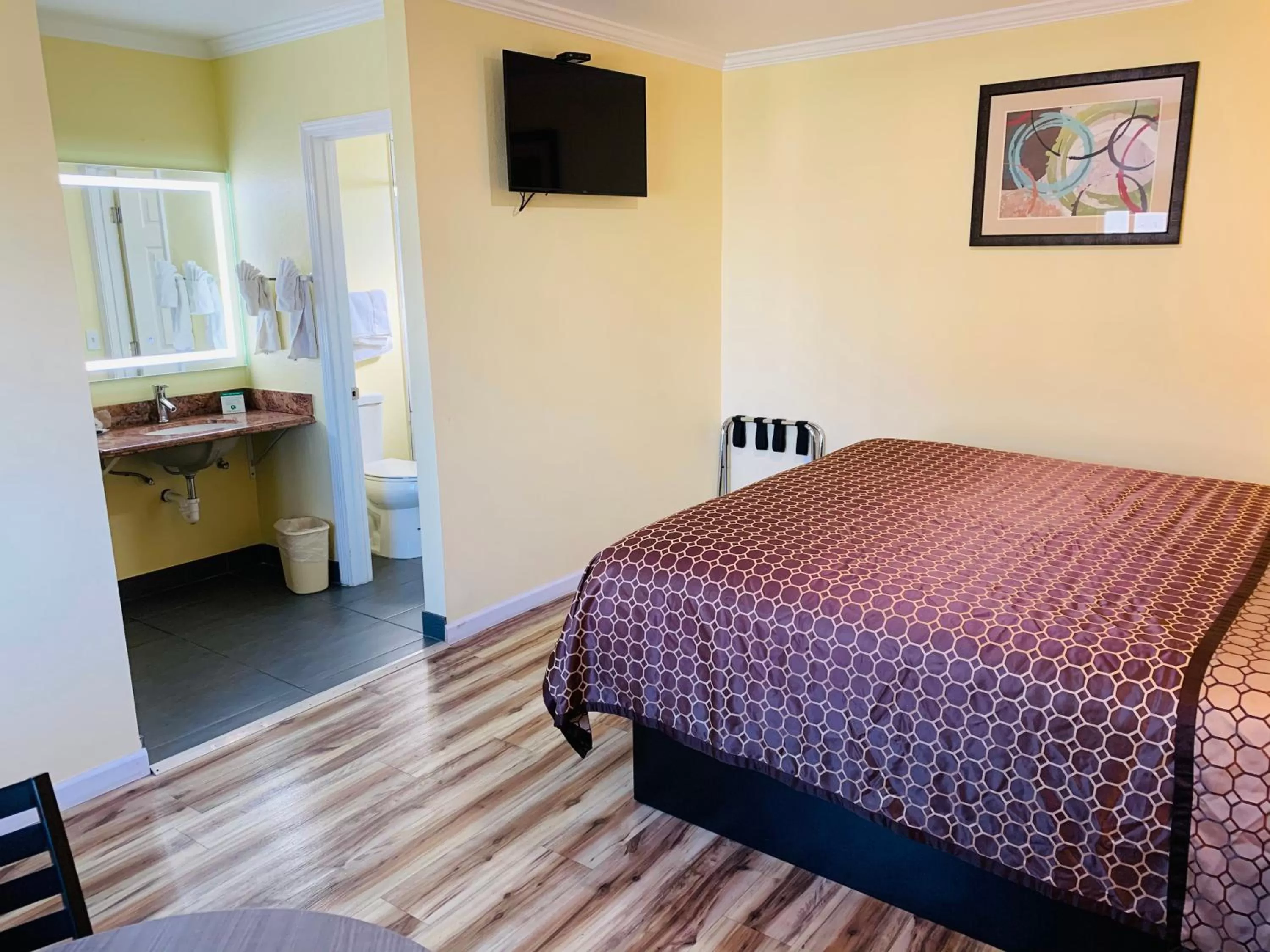 Other, Bed in Central Coast Inn Cayucos