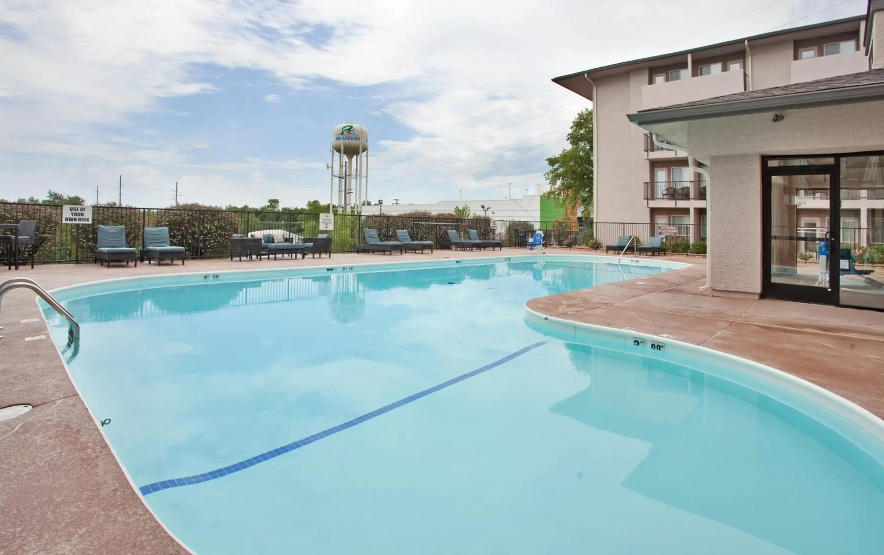 Swimming Pool in Holiday Inn Express Hotel & Suites Branson 76 Central, an IHG Hotel