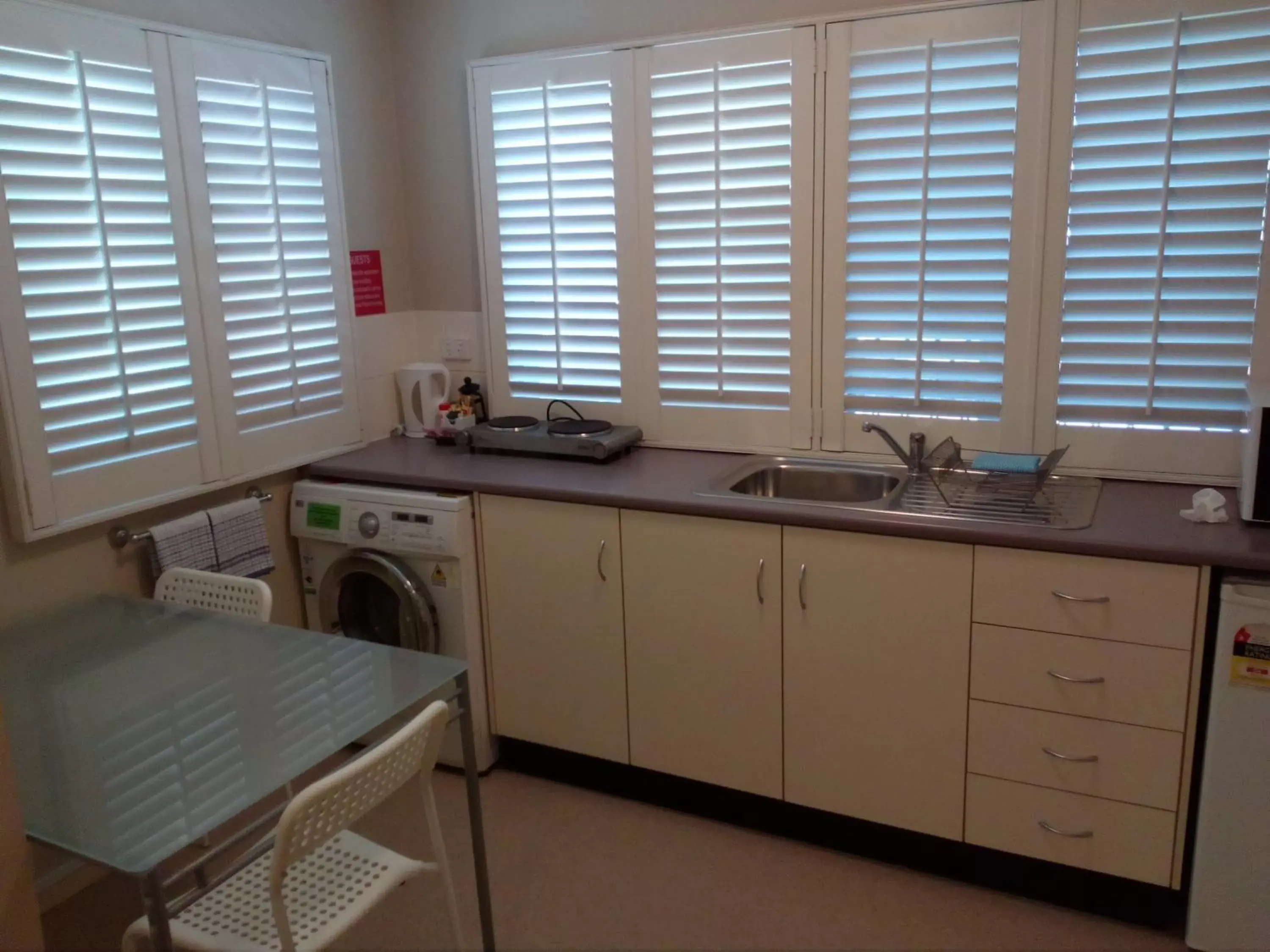 Photo of the whole room, Kitchen/Kitchenette in Brisbane Street Studios