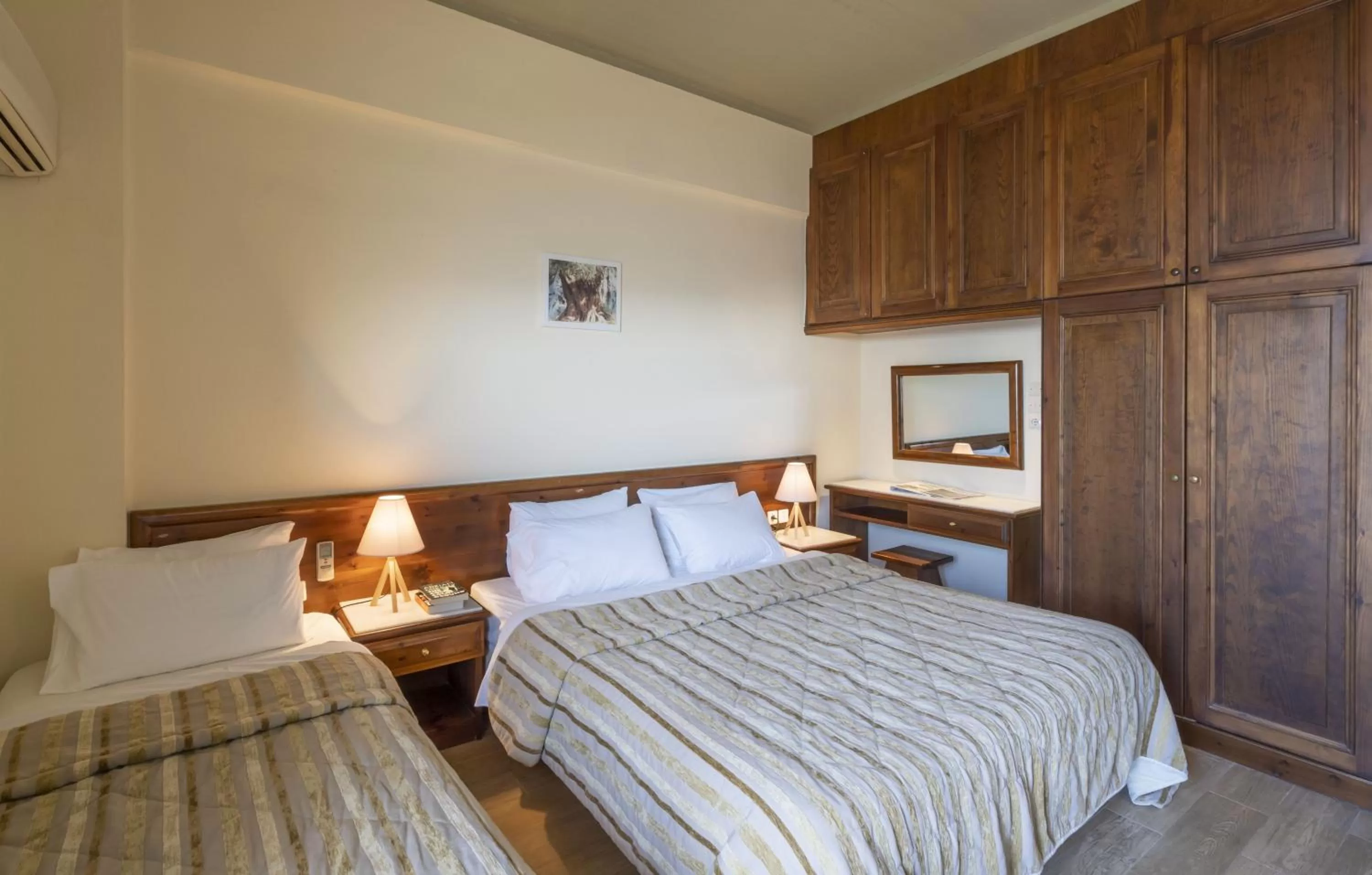 Photo of the whole room, Bed in Anemolia Mountain Resort