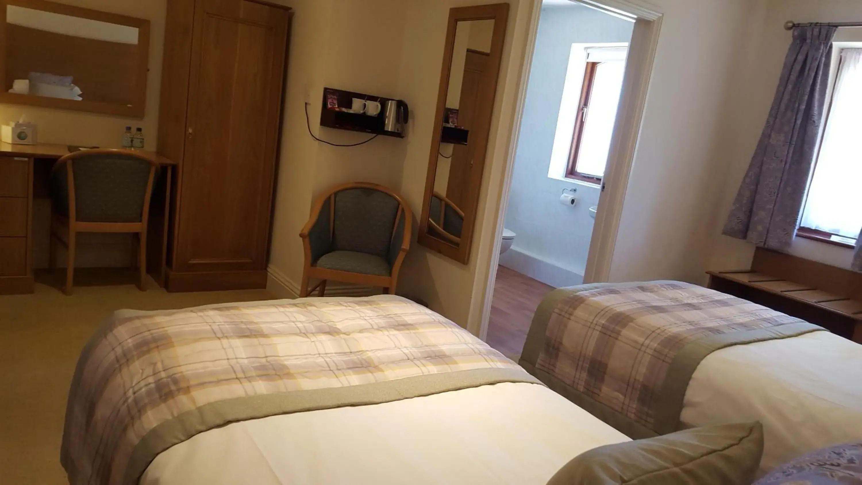 Photo of the whole room, Bed in Apple Tree Hotel