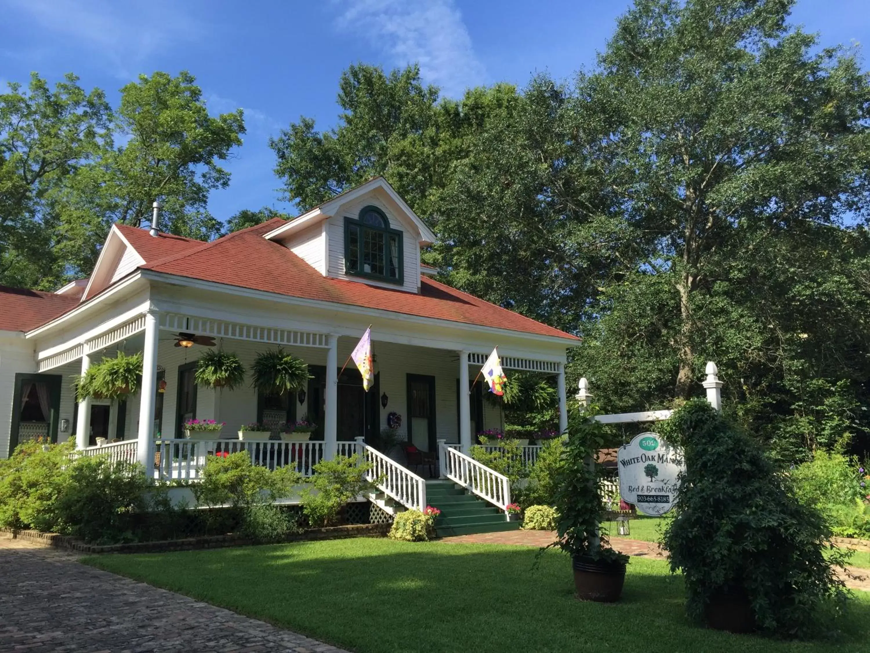 Facade/entrance in White Oak Manor Bed and Breakfast Facade/entrance in White Oak Manor Bed and Breakfast