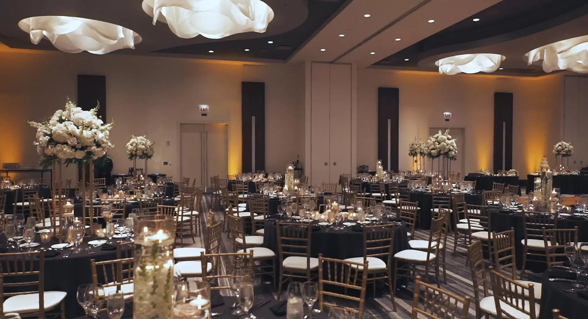 Banquet/Function facilities, Restaurant/Places to Eat in Loews Chicago O'Hare Hotel