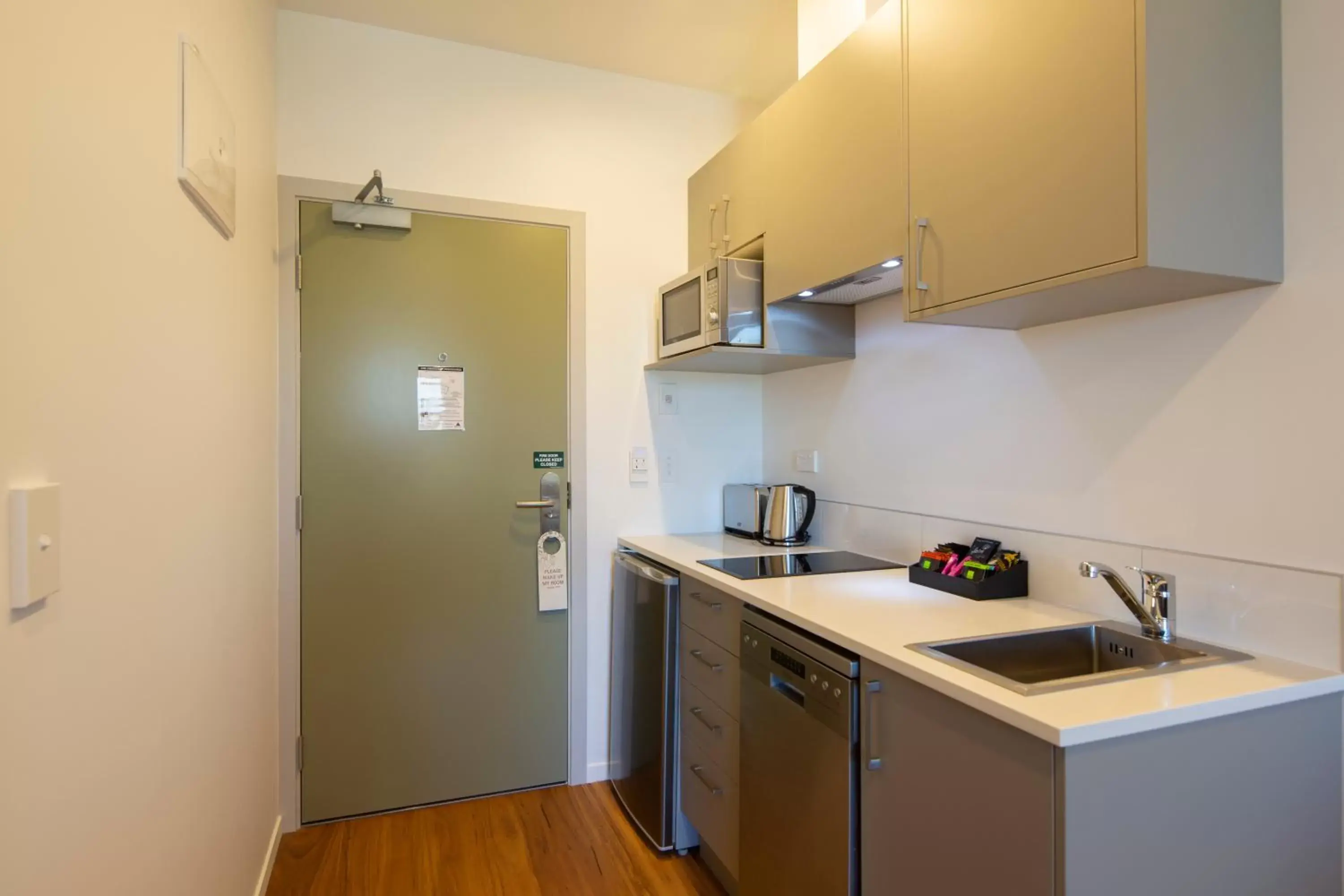 Kitchen or kitchenette, Kitchen/Kitchenette in Wyndham Garden Queenstown