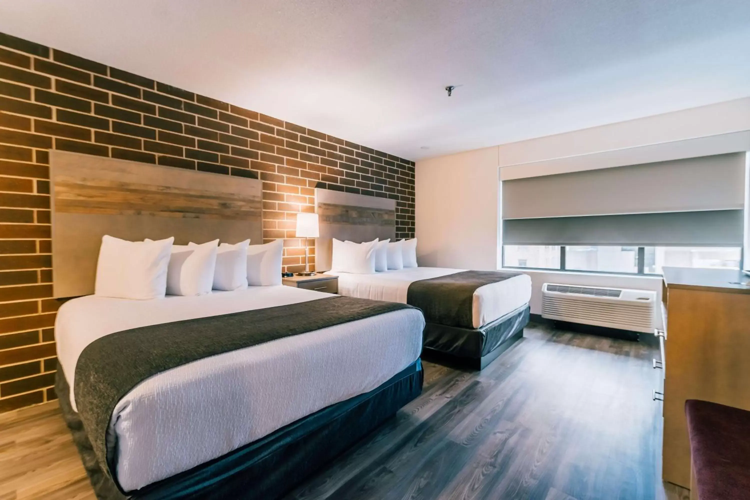 Photo of the whole room, Bed in Best Western Plus Executive Residency Waterloo & Cedar Falls