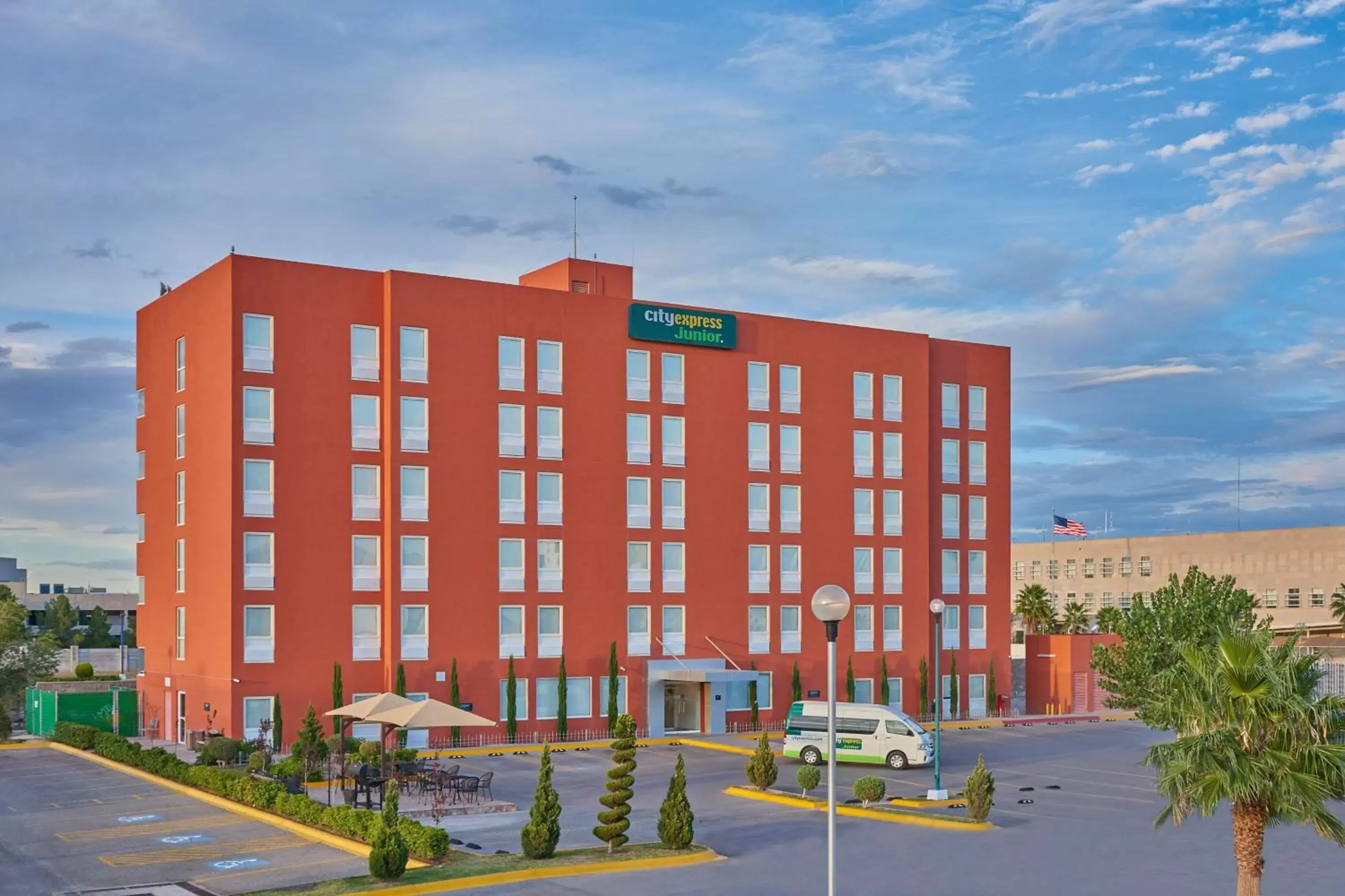 Property building in City Express Junior by Marriott Juarez Consulado Property building in City Express Junior by Marriott Juarez Consulado