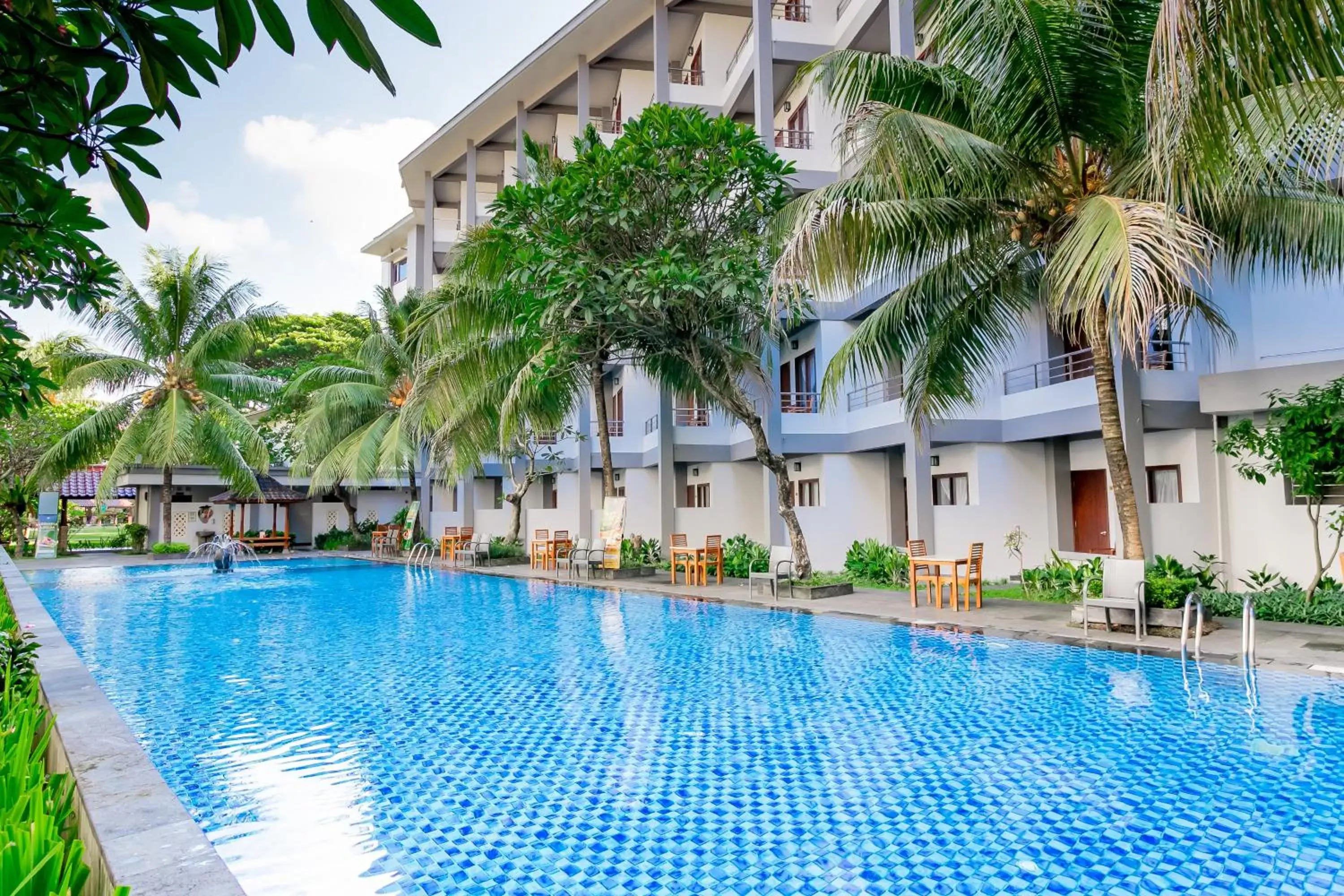 Swimming Pool in Lombok Garden Hotel