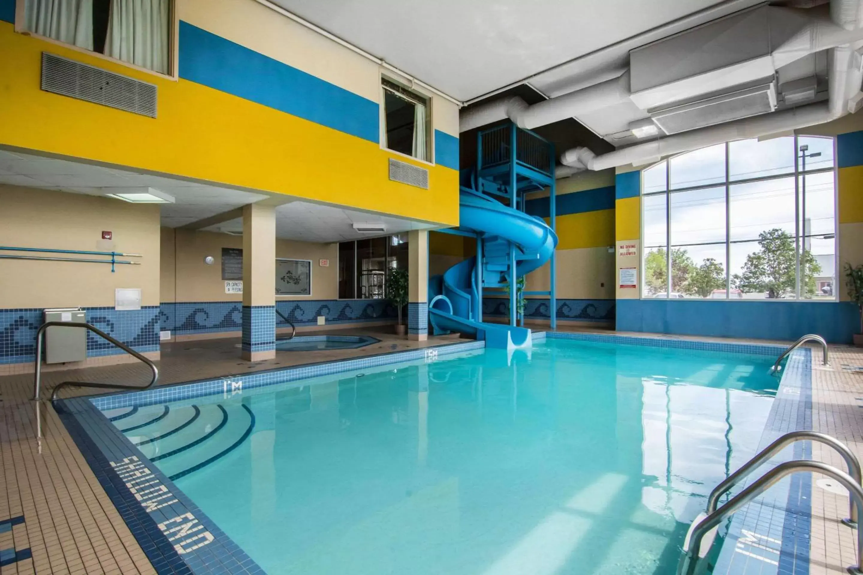 On site, Swimming Pool in Comfort Inn & Suites Airport South