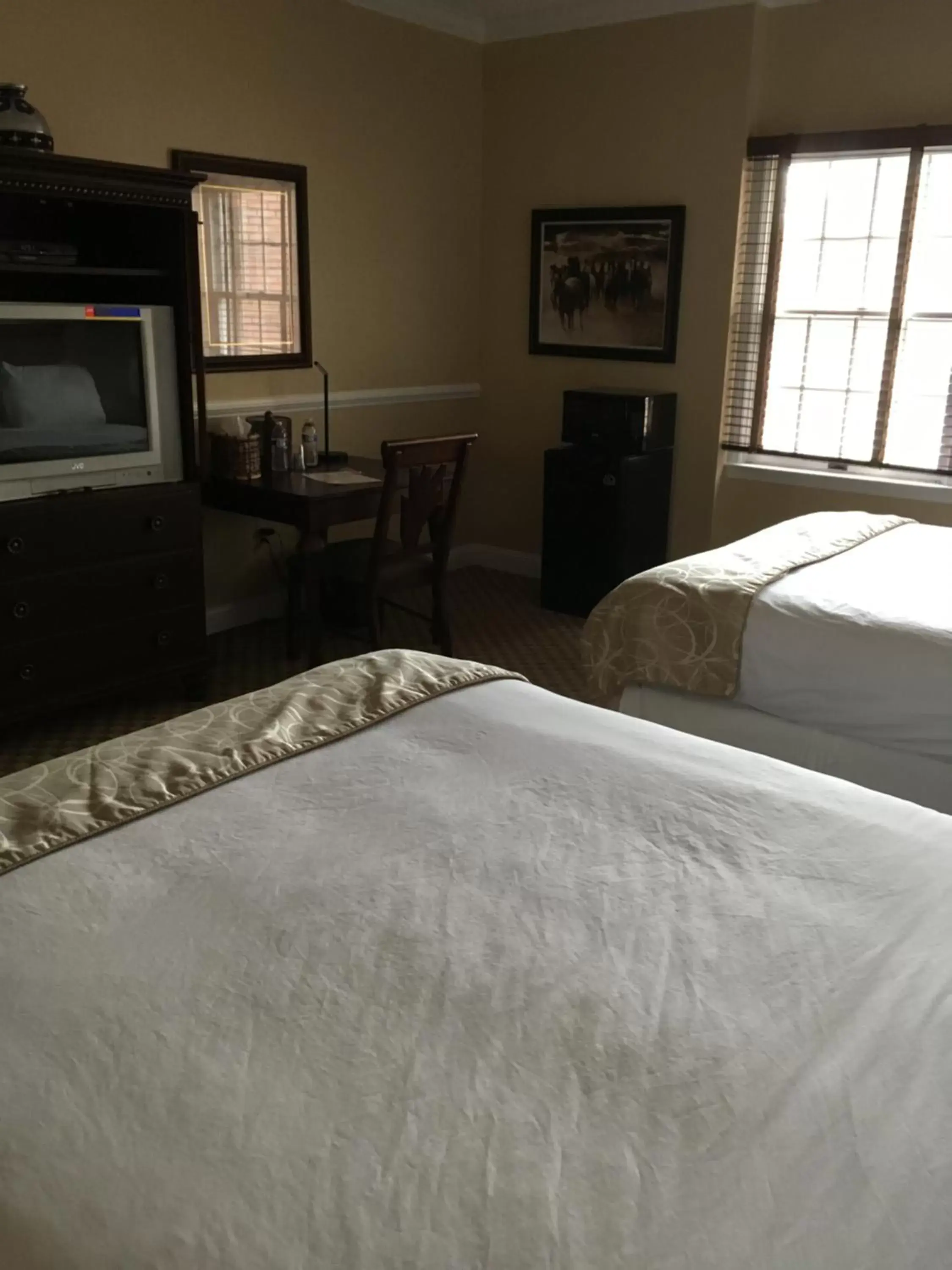Bed in Colts Neck Inn Hotel