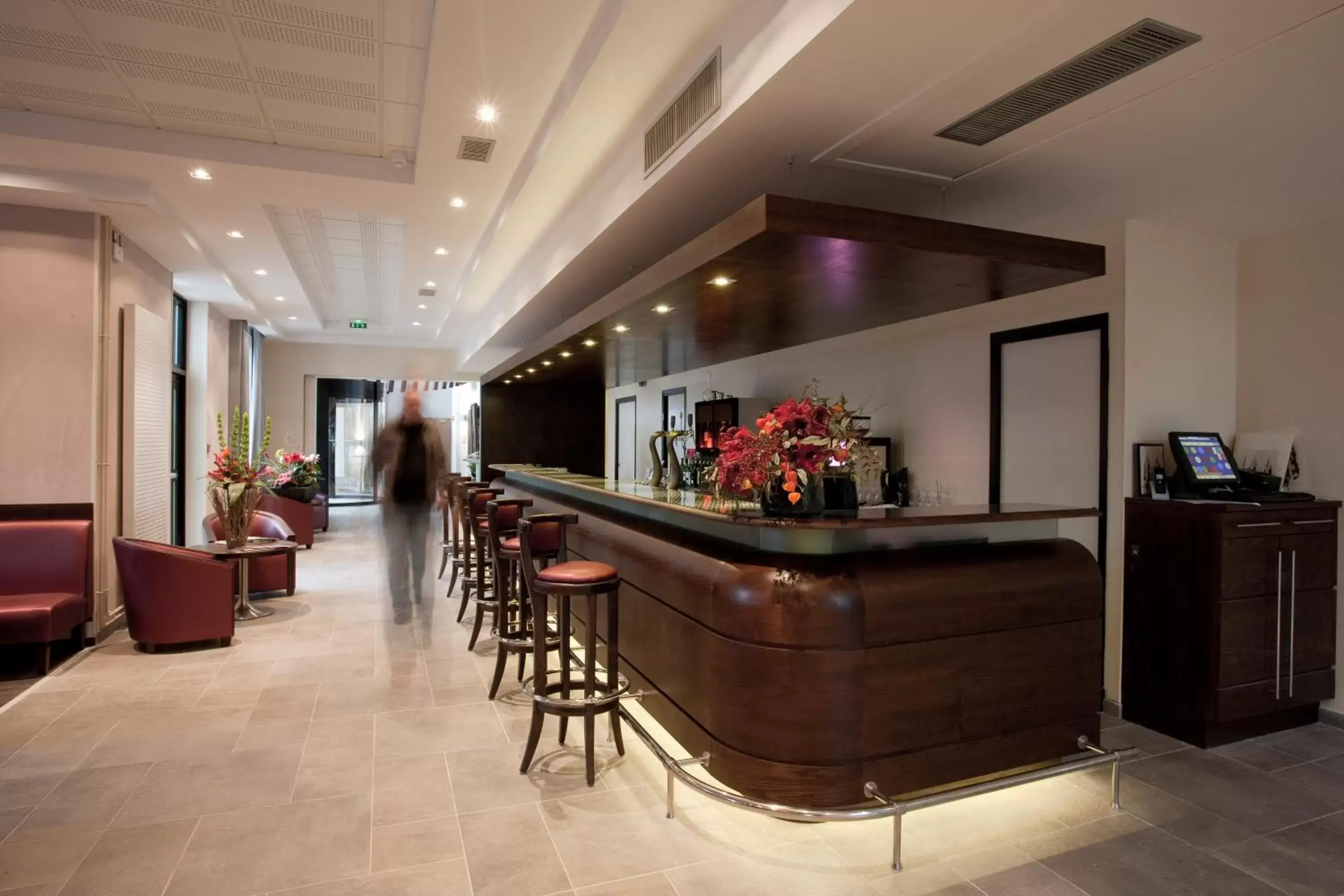 Lounge or bar in Best Western Plus Hotel des Francs Lounge or bar in Best Western Plus Hotel des Francs