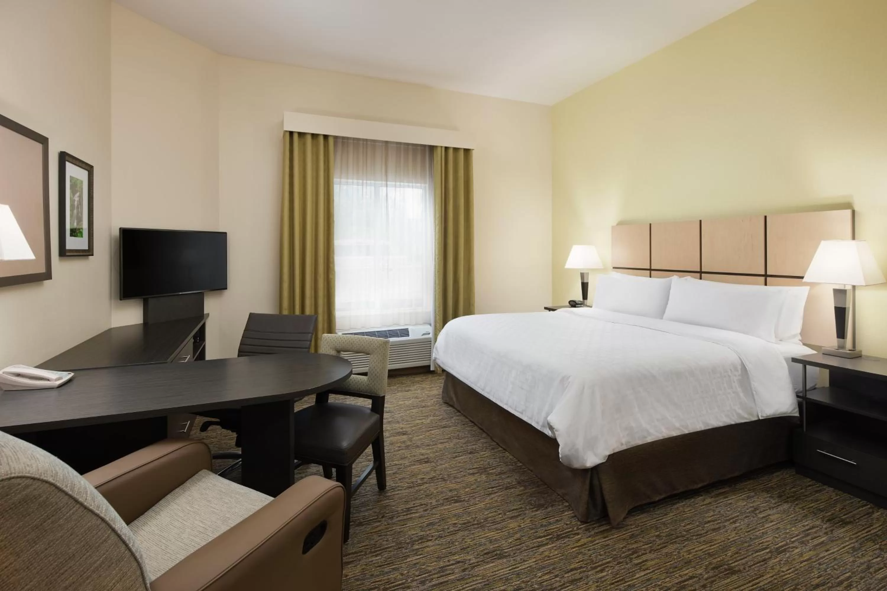 Photo of the whole room, Bed in Candlewood Suites Valdosta Mall by IHG