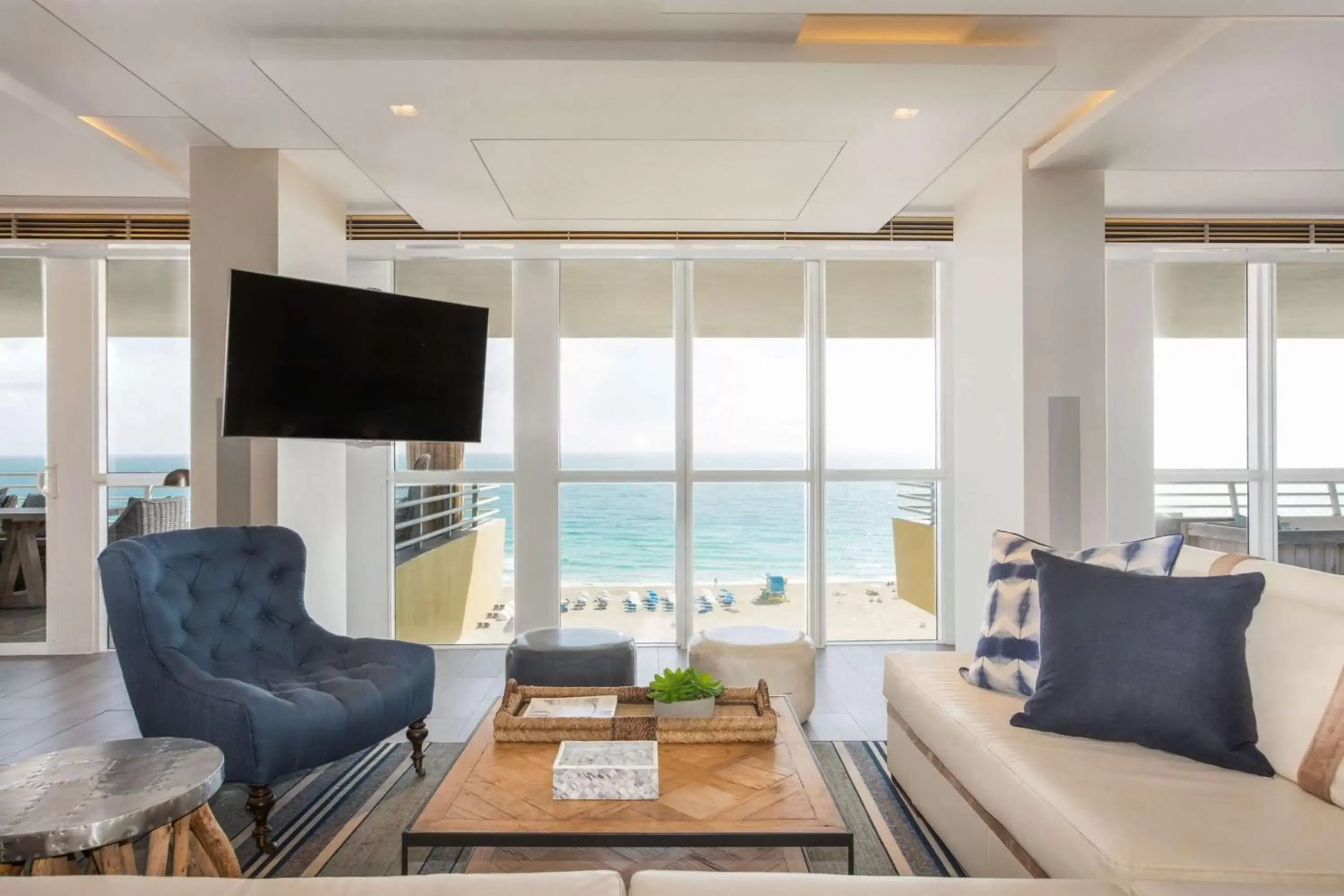 Living room, Seating Area in Hilton Bentley Miami/South Beach