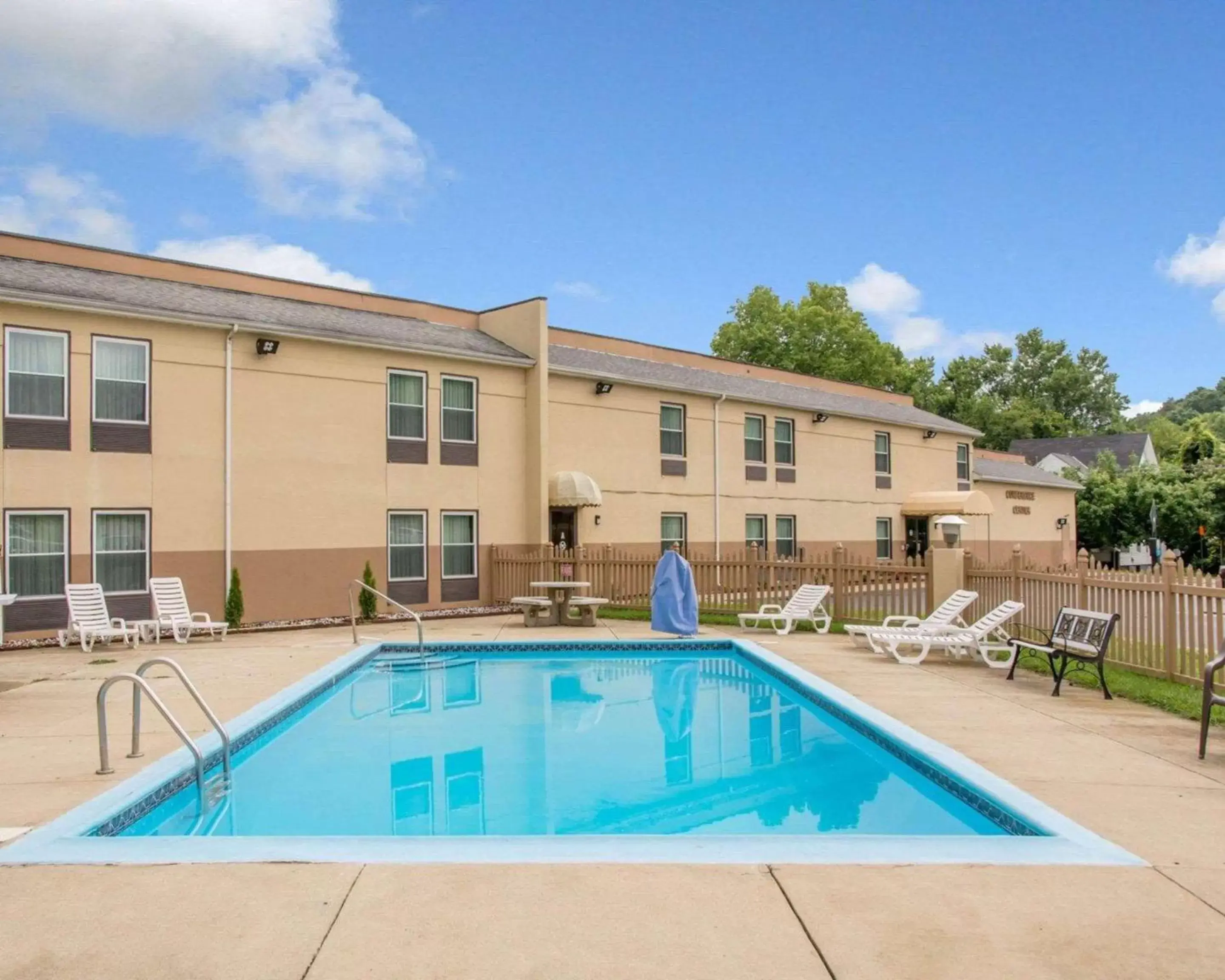 On site, Swimming Pool in Comfort Inn Piketon