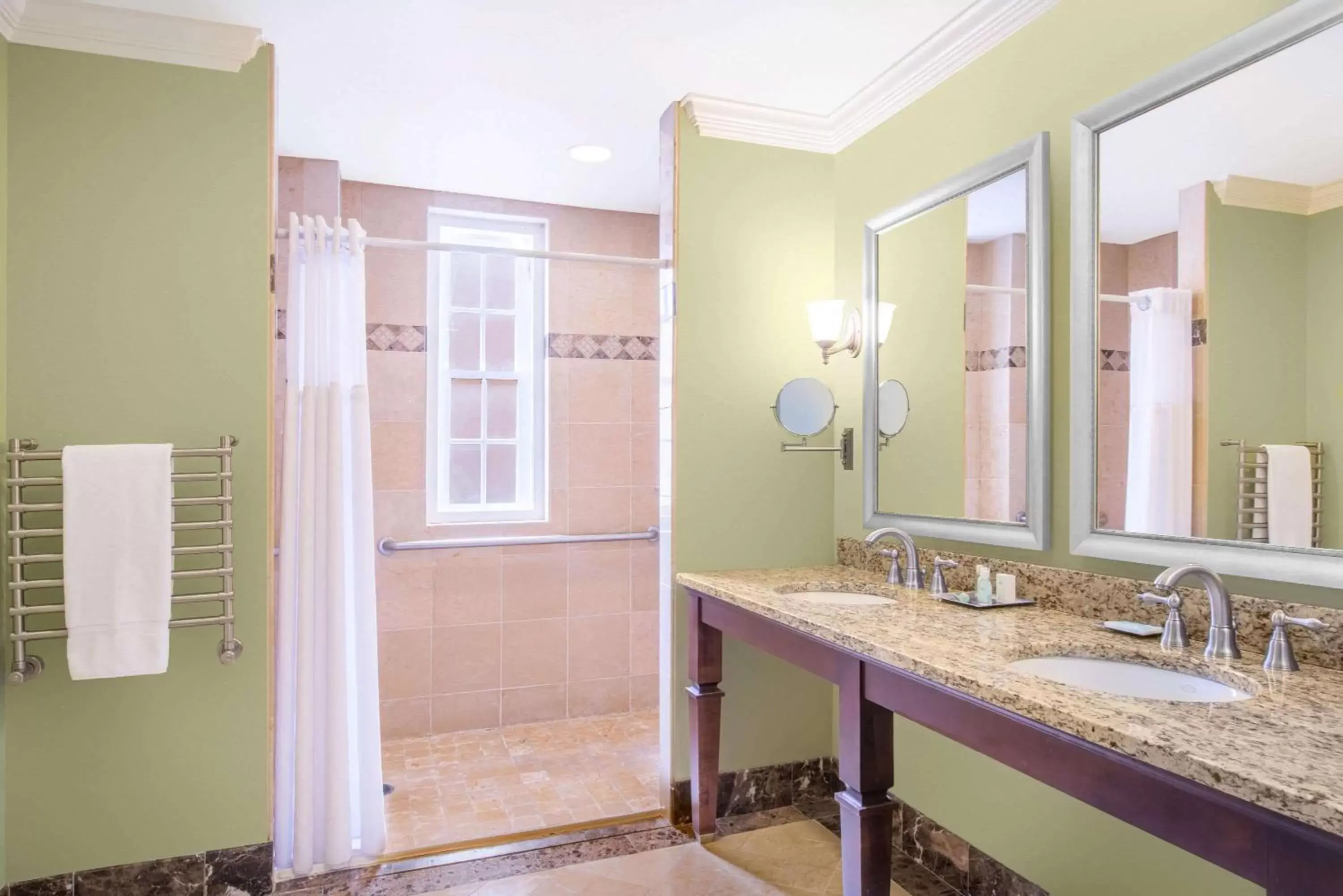 Shower, Bathroom in The George Washington - A Wyndham Grand Hotel