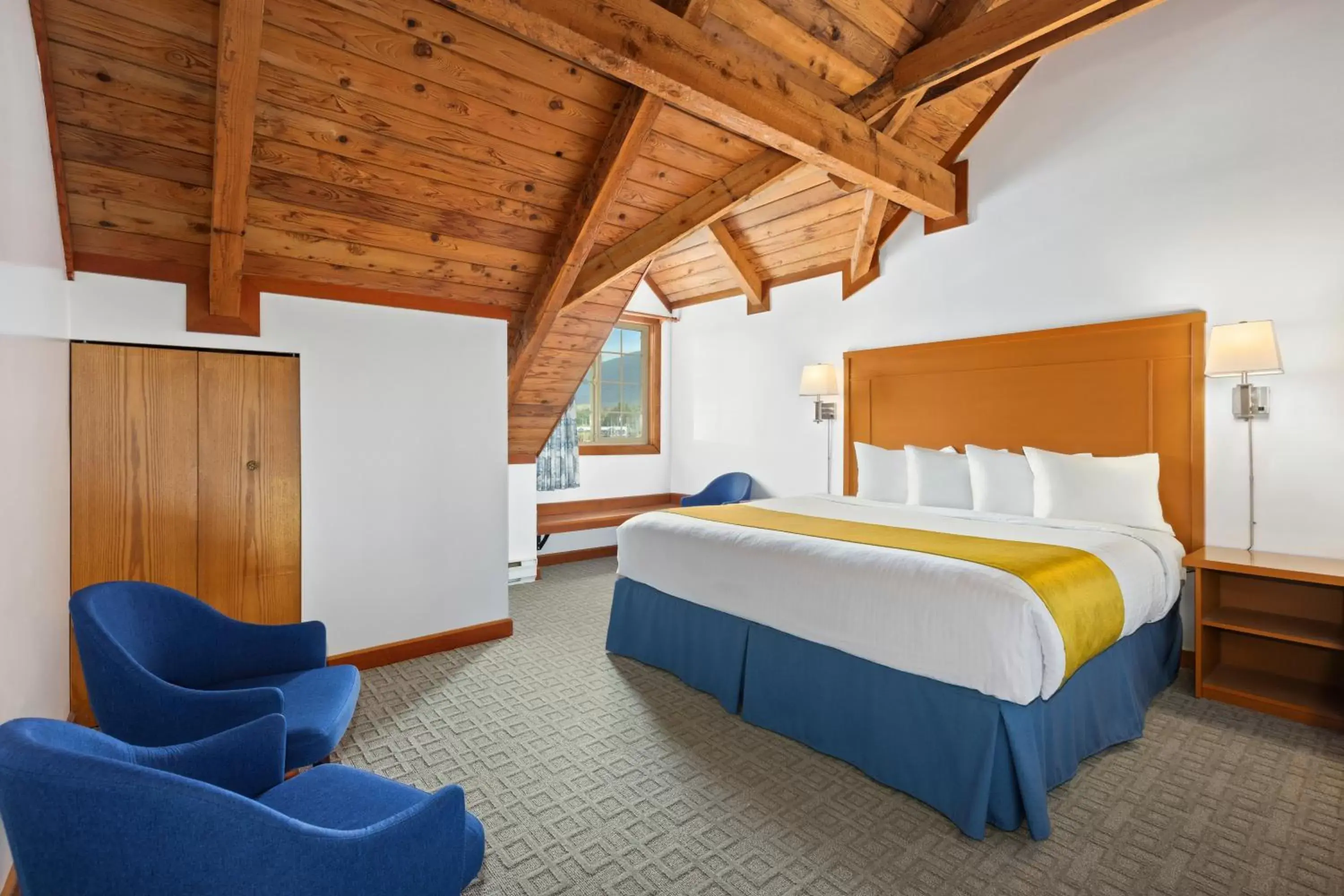 Bed in Canadian Princess Lodge & Marina