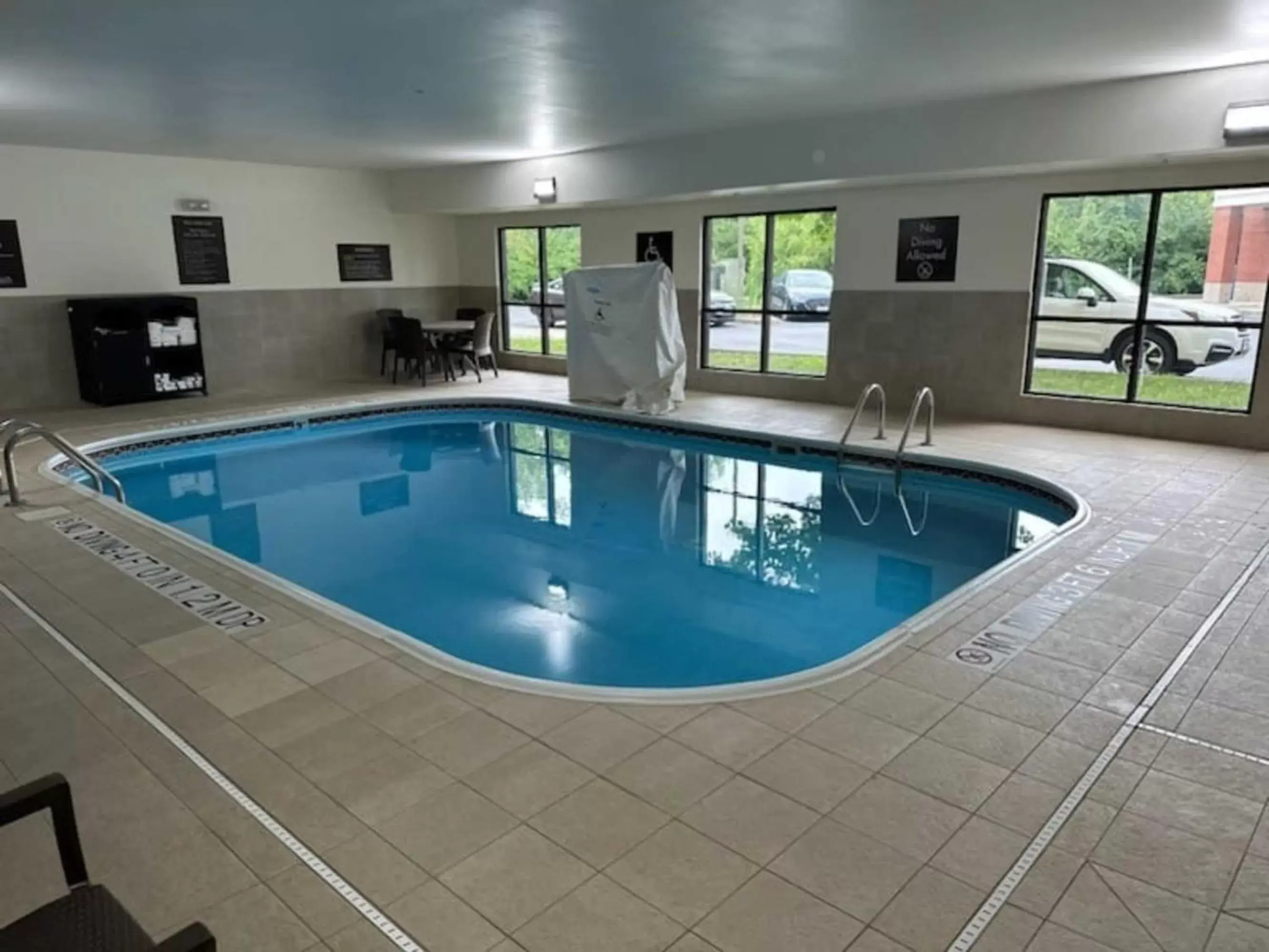 Pool view, Swimming Pool in Comfort Inn & Suites Middletown - Franklin