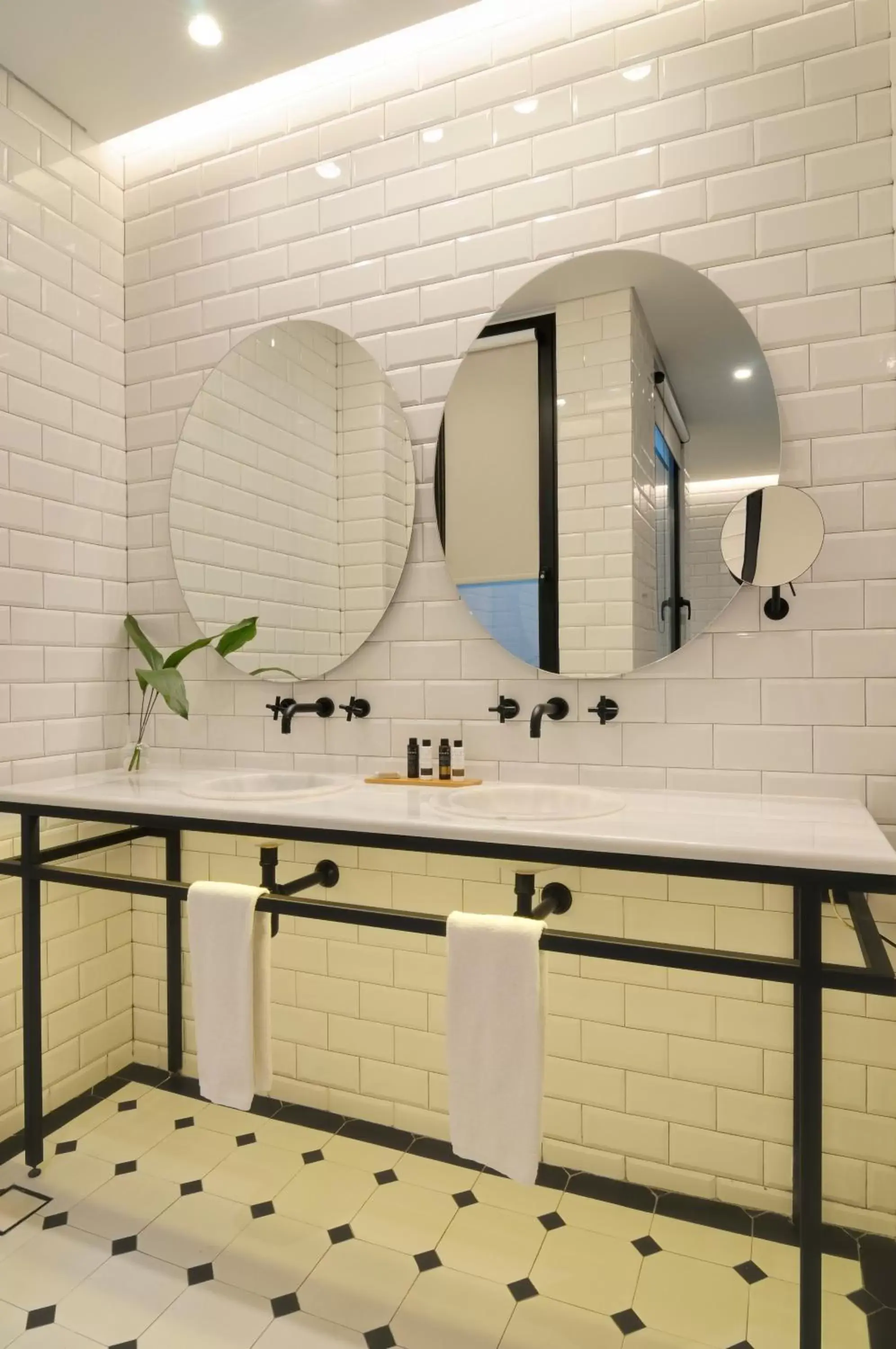 Bathroom, Kitchen/Kitchenette in Coco-Mat Hotel Athens