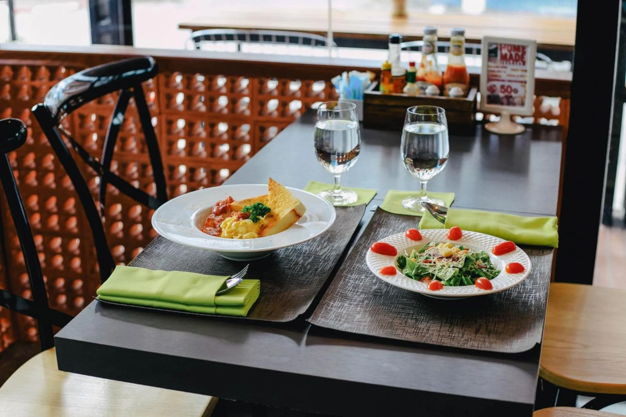 Food and drinks in Wealth Boutique Hotel Chiang Mai