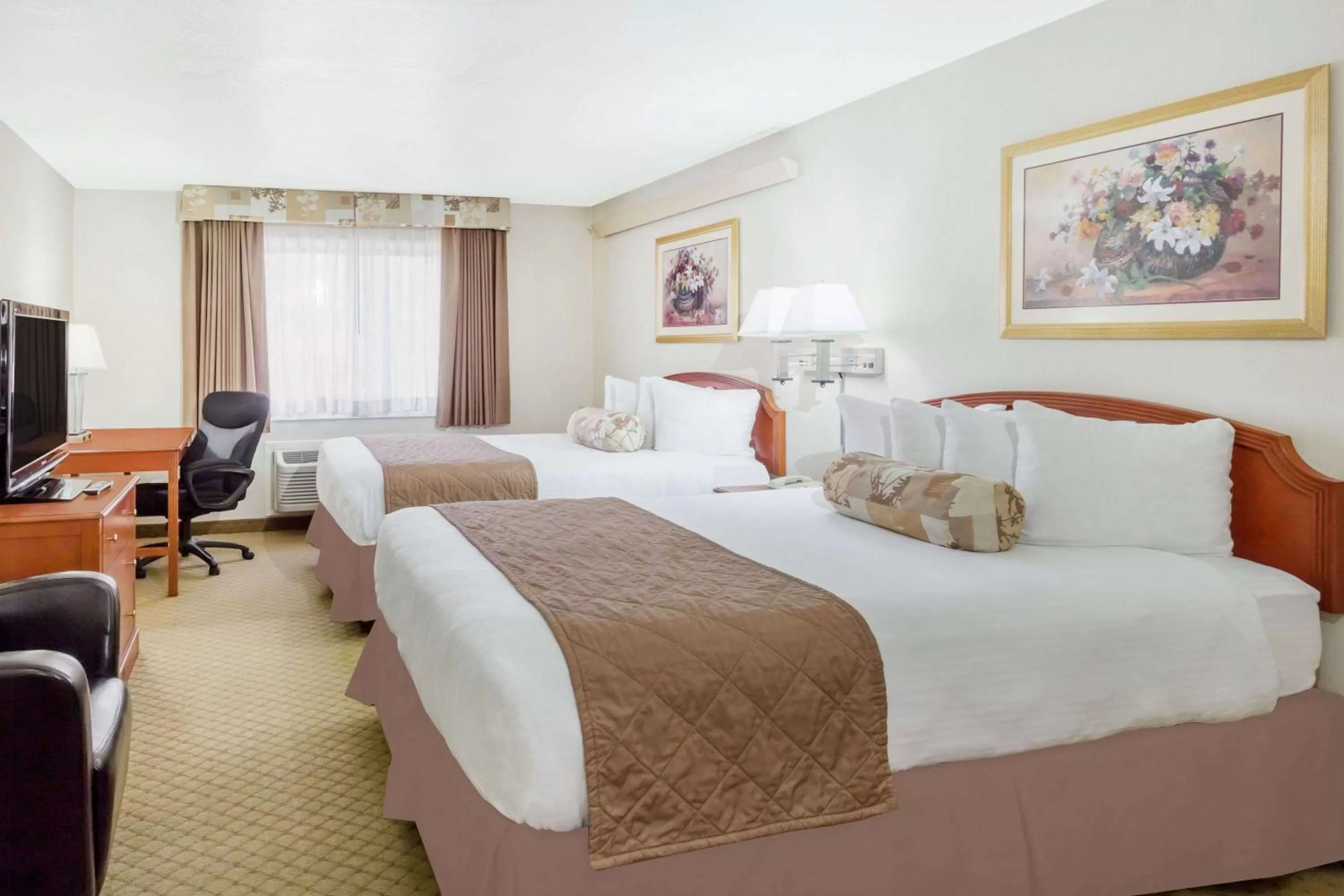 Photo of the whole room, Bed in Ramada by Wyndham Ely