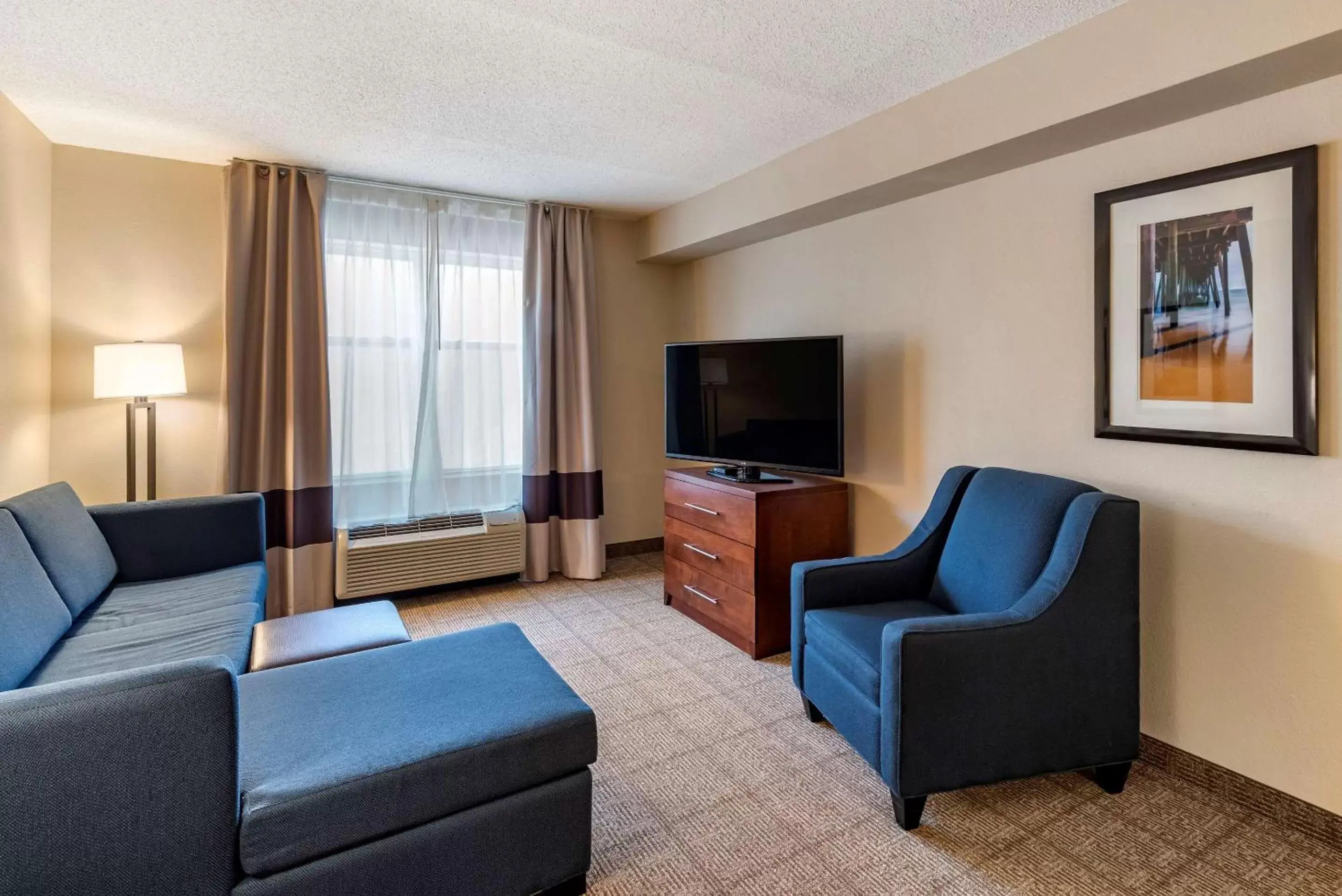 Photo of the whole room, Seating Area in Comfort Inn & Suites Virginia Beach-Norfolk Airport