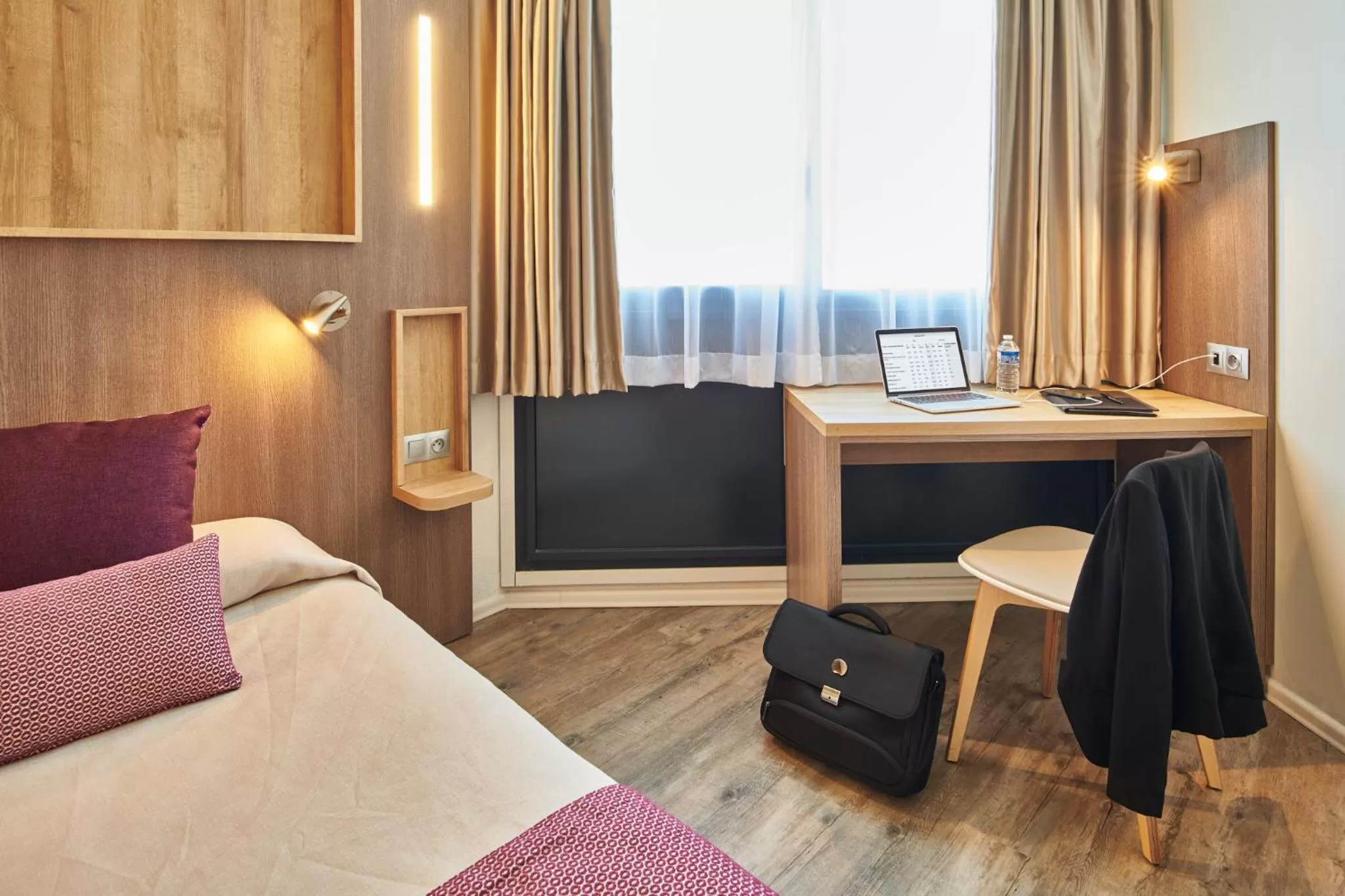 Bed in Hôtel Le Bayonne