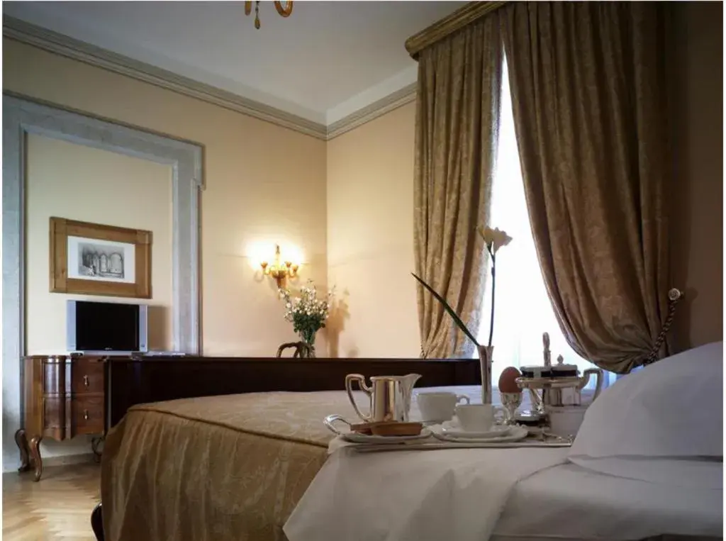 Restaurant/Places to Eat in Villa Fenaroli Palace Hotel