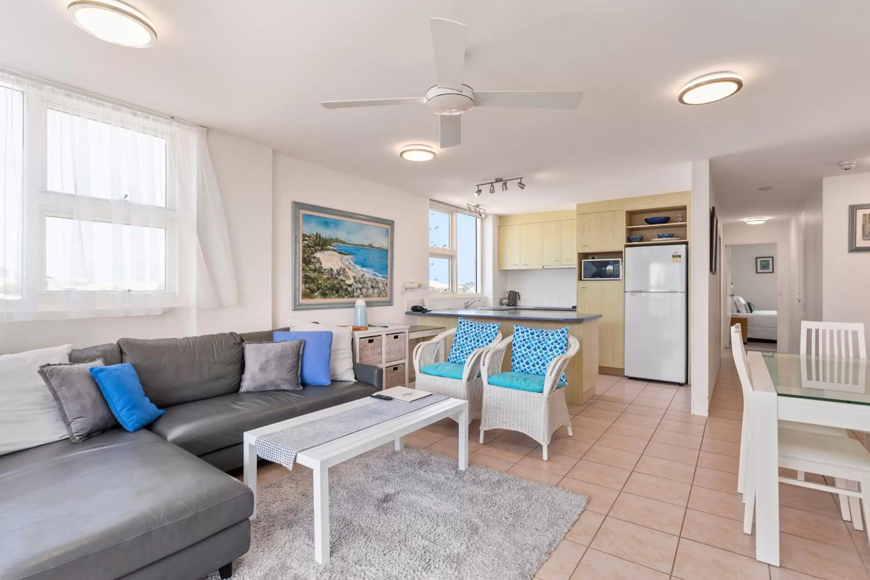 Kitchen or kitchenette, Seating Area in 84 The Spit Holiday Apartments