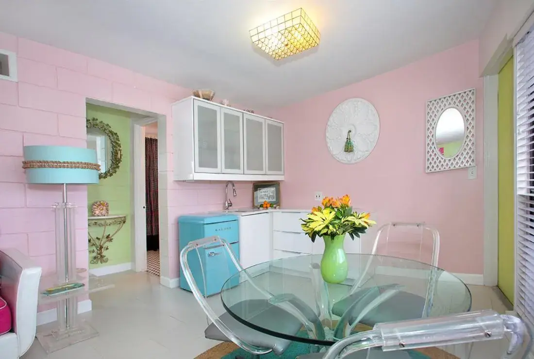 Dining Area in South Beach Place - Vero Beach