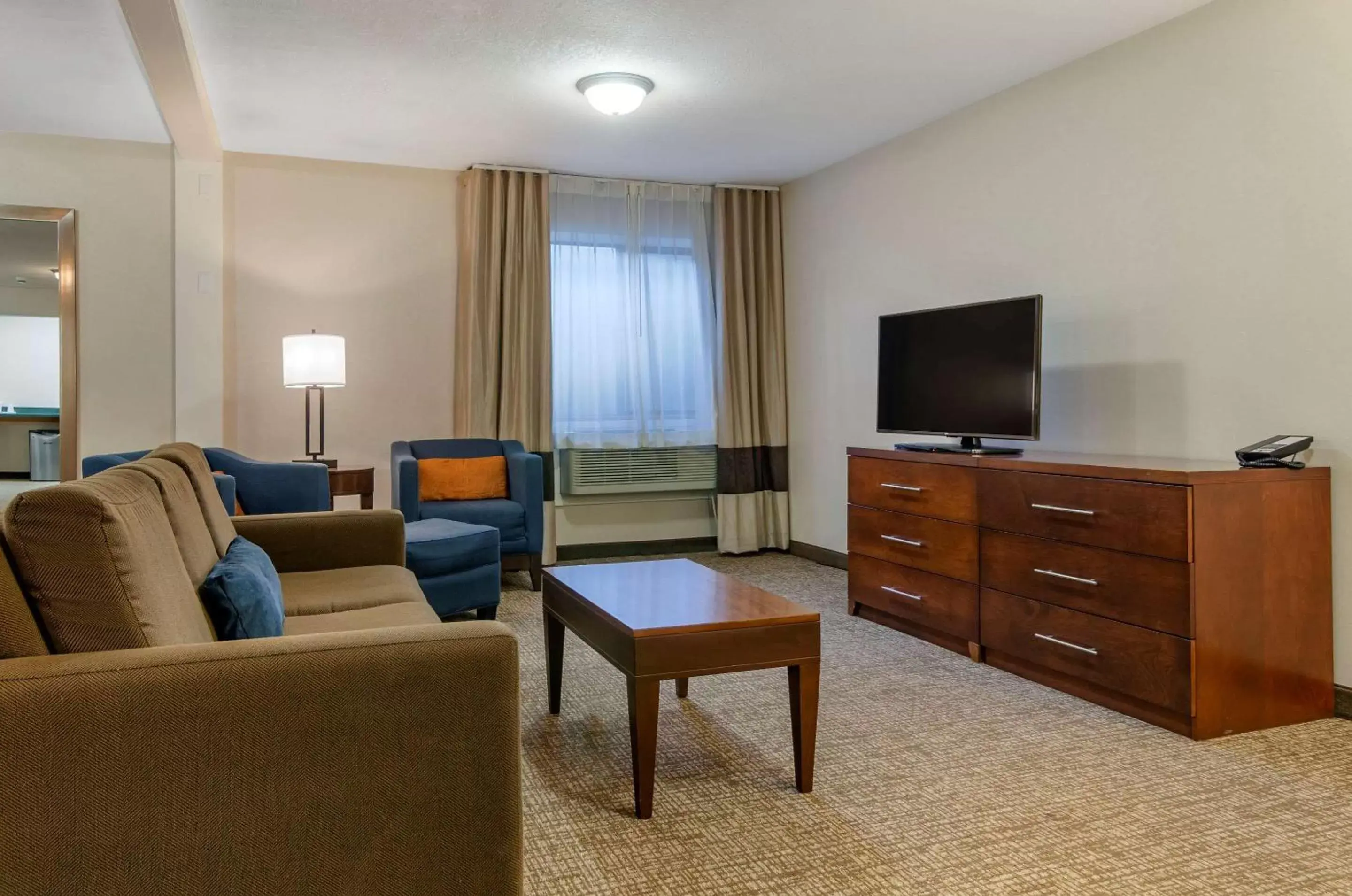 Photo of the whole room, Seating Area in Comfort Inn Bozeman near University