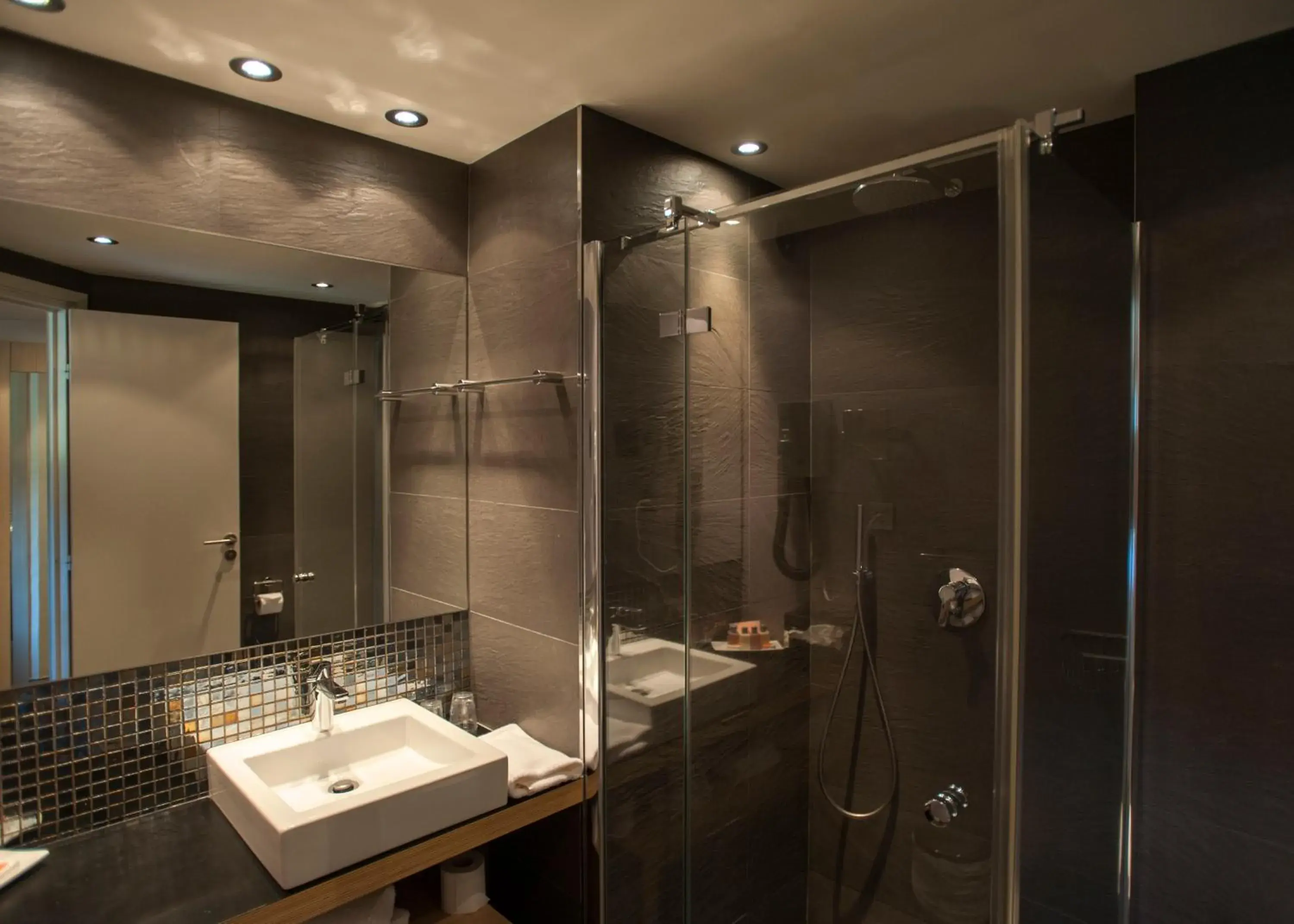 Bathroom in Hôtel Castell'Verde