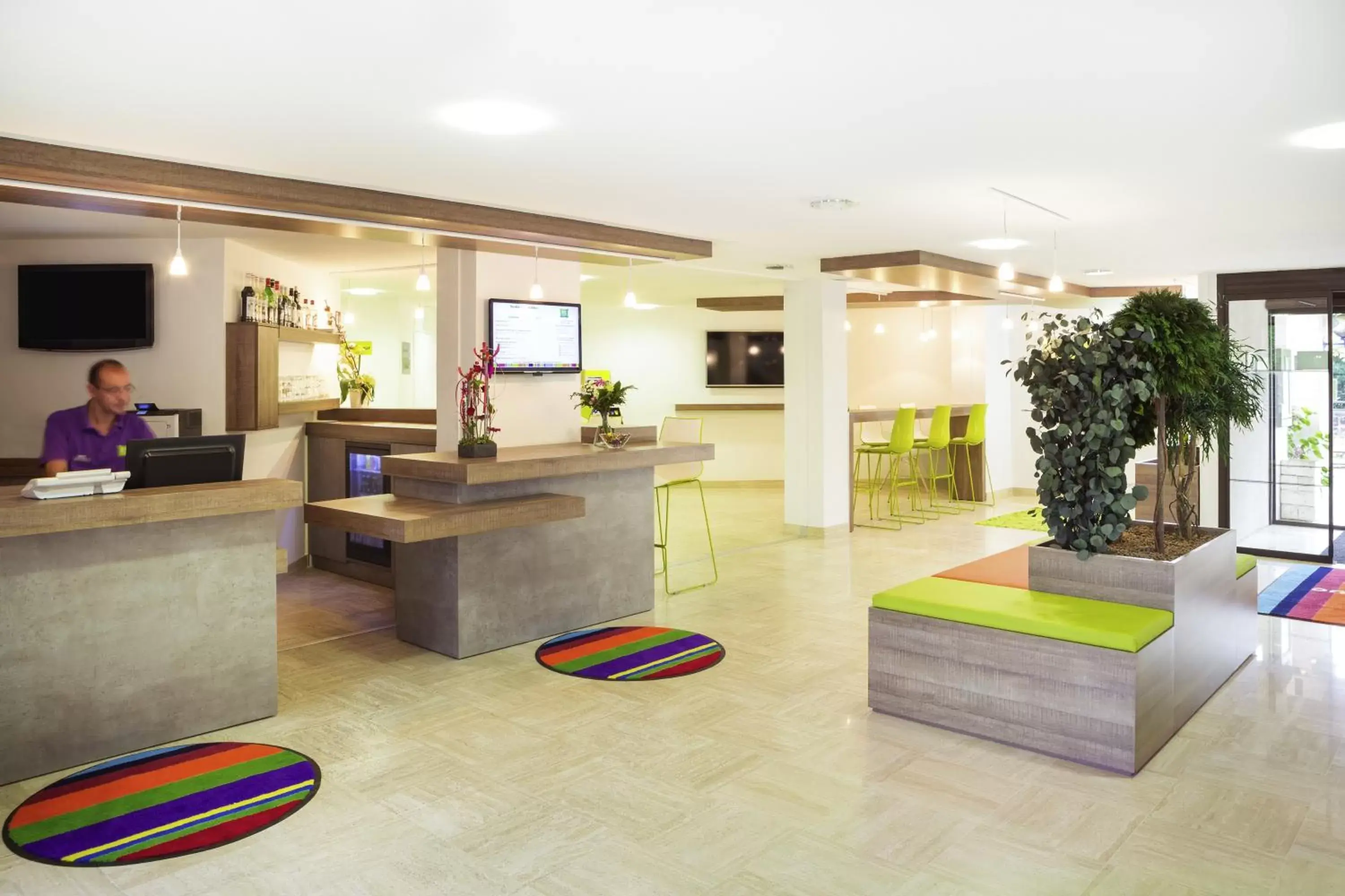 Lobby or reception, Lobby/Reception in ibis Styles Niort Poitou Charentes