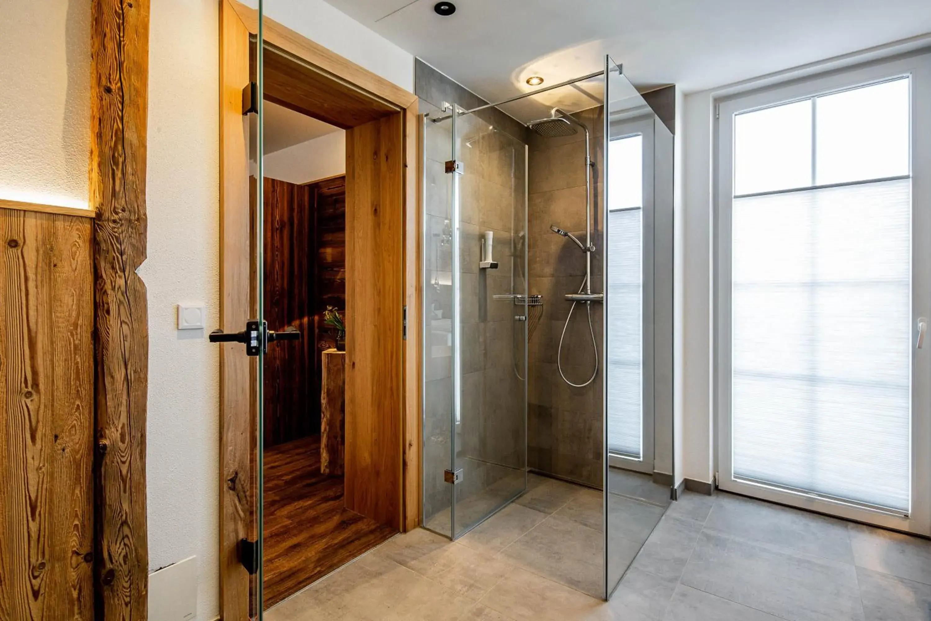 Shower, Bathroom in Hotel Zum Stemplinger Hansl