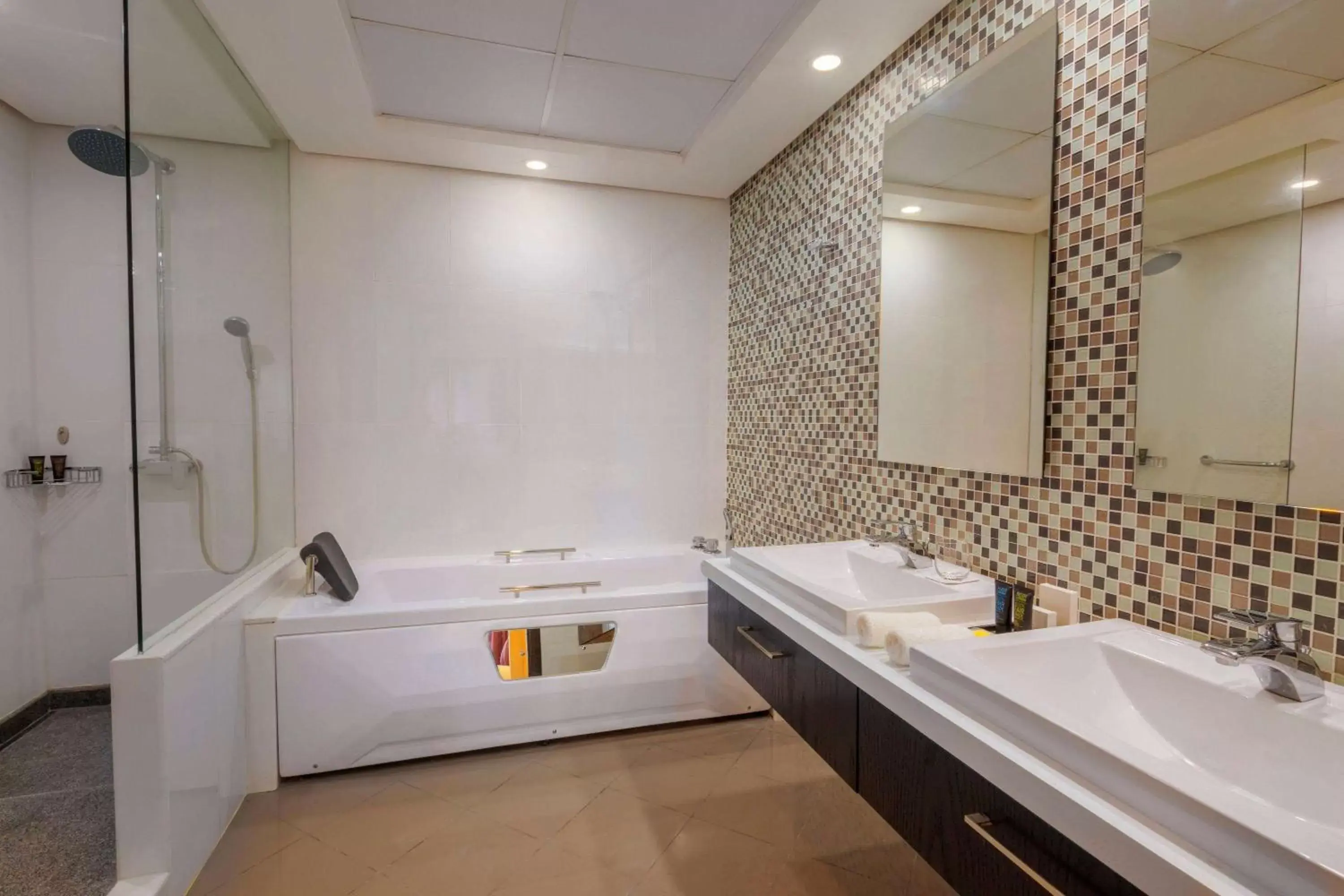 Bathroom in Ramada Hotel and Suites Amwaj Islands