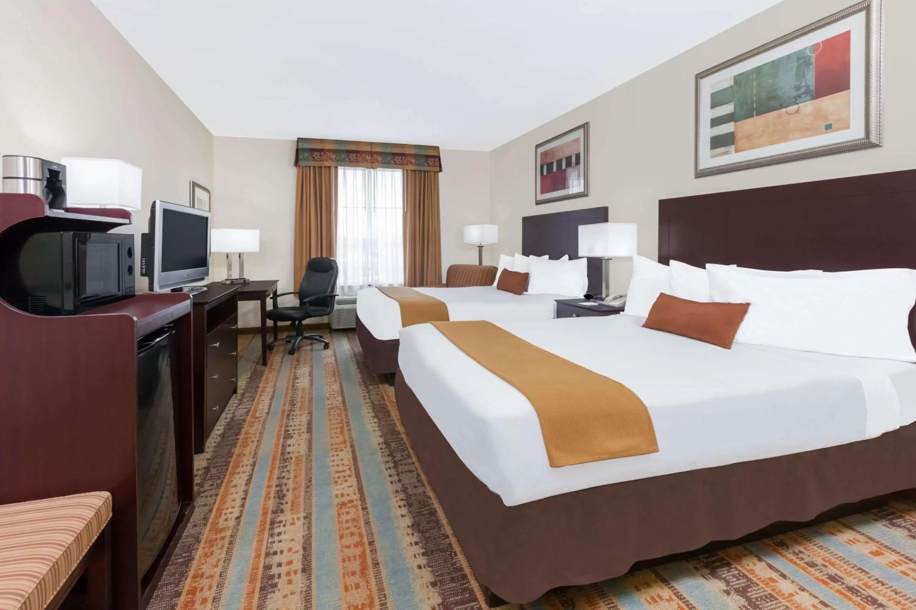 Photo of the whole room, Bed in Baymont by Wyndham Henderson