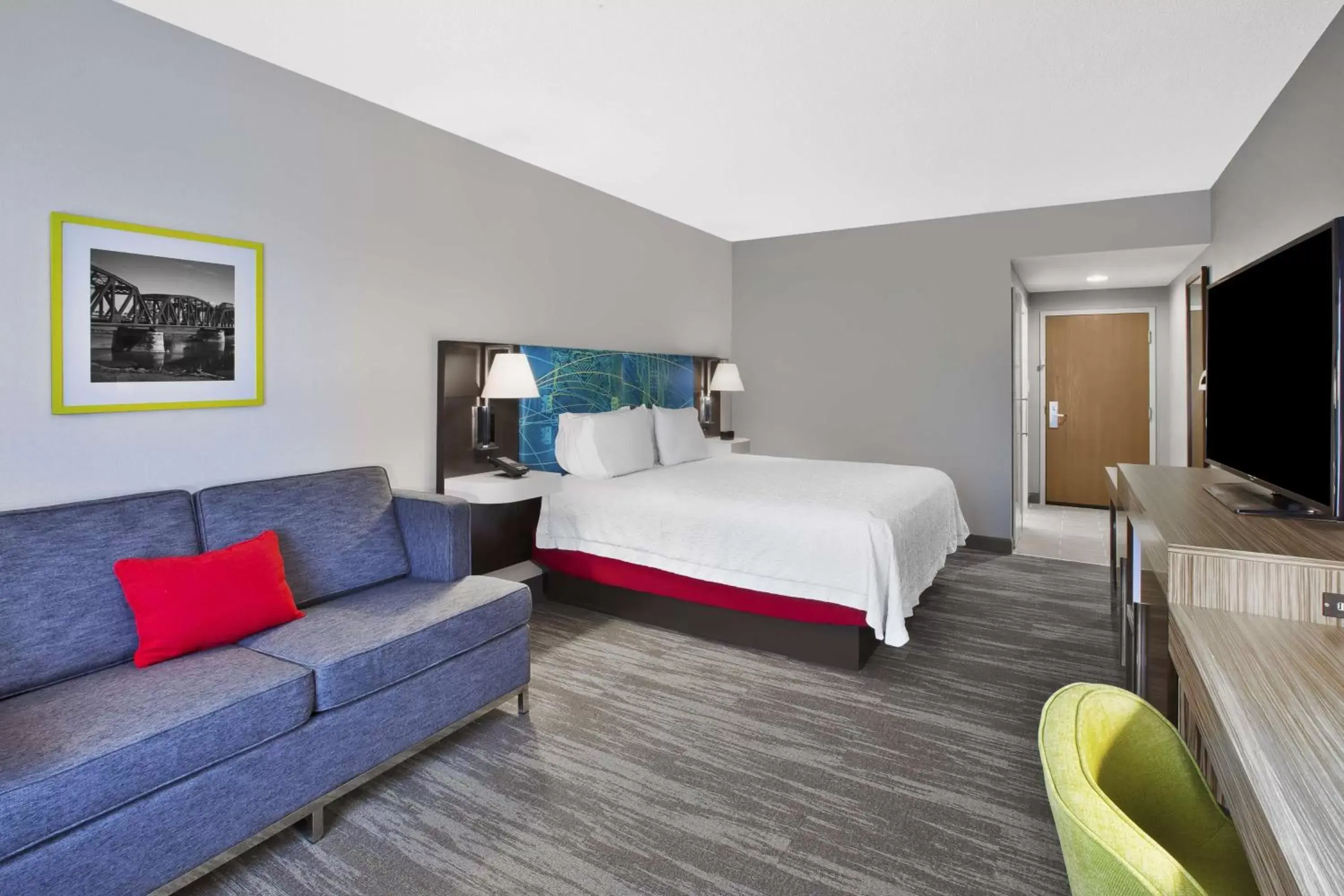 Bedroom in Hampton Inn & Suites Springboro