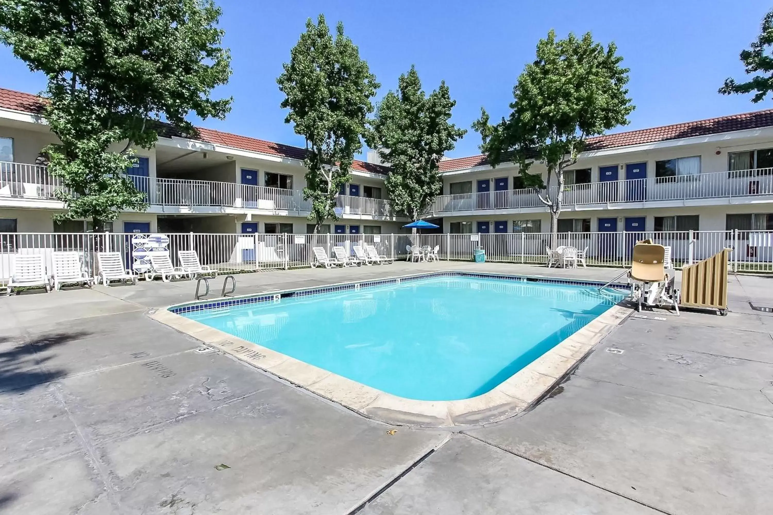 Facade/entrance, Swimming Pool in Motel 6-San Jose, CA - South