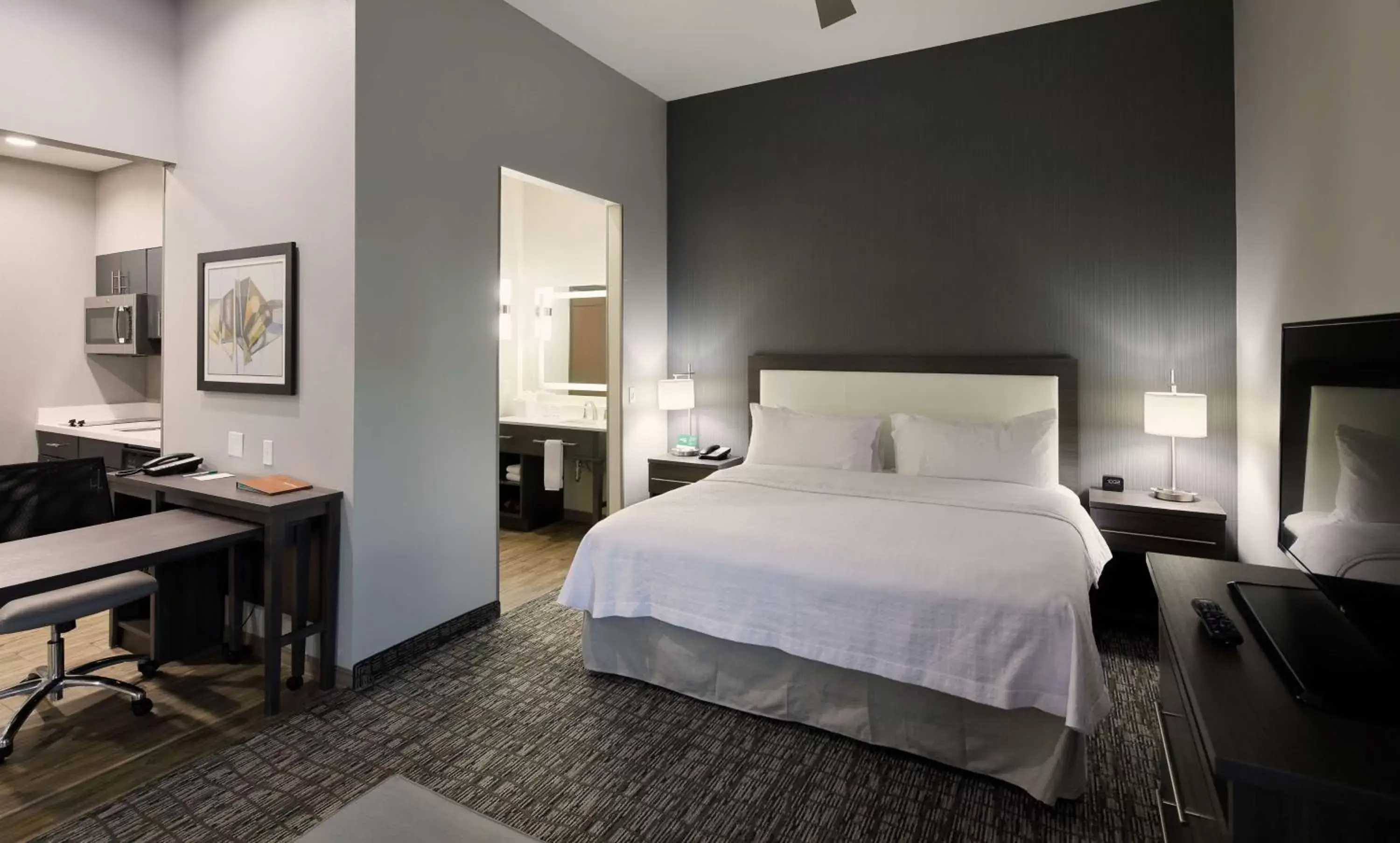 Bedroom, Bed in Homewood Suites By Hilton Topeka