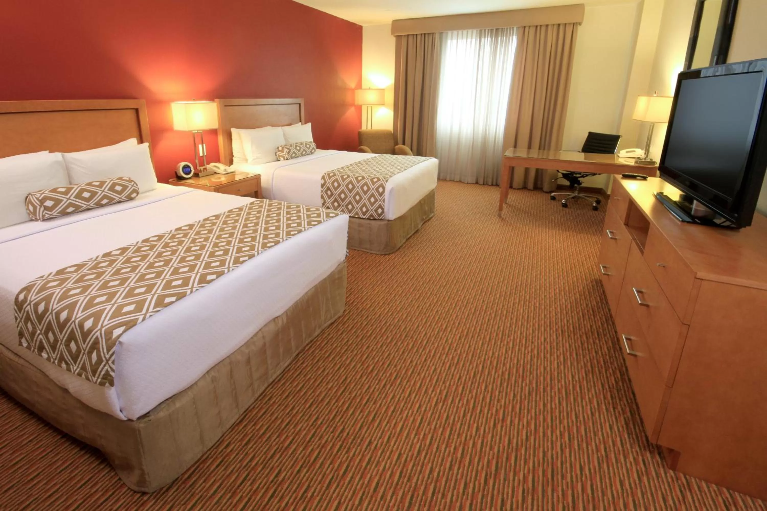 Bed in Crowne Plaza Monterrey Aeropuerto by IHG