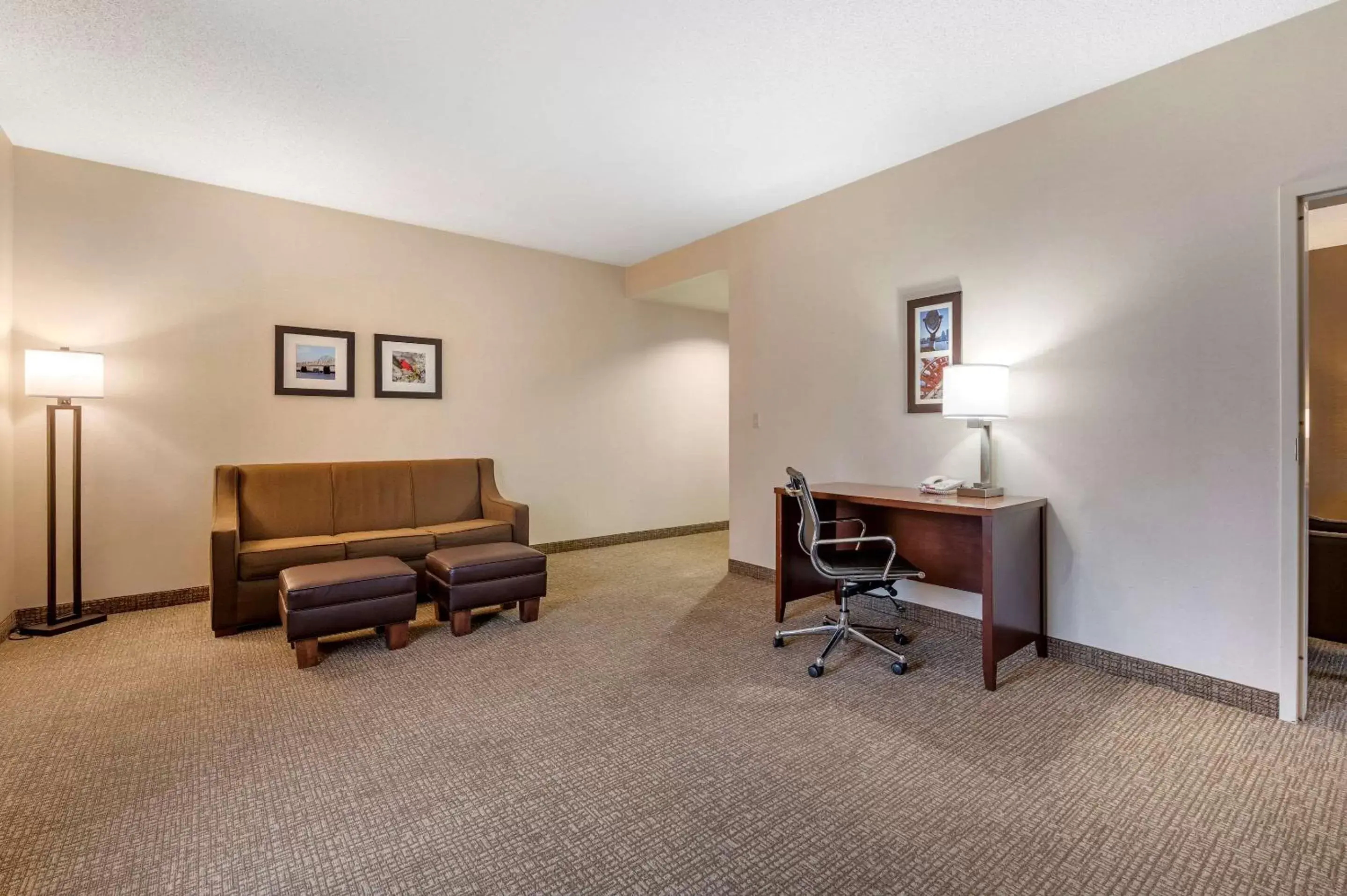 Photo of the whole room, Seating Area in Comfort Inn Southwest Louisville