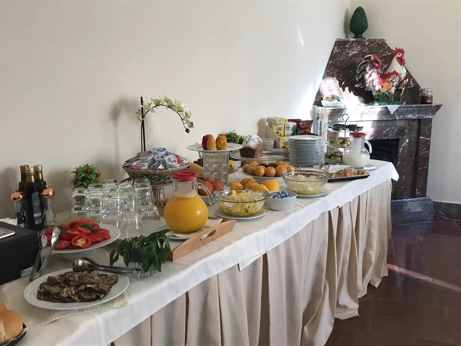 Communal lounge/ TV room in Hotel Casa Adele