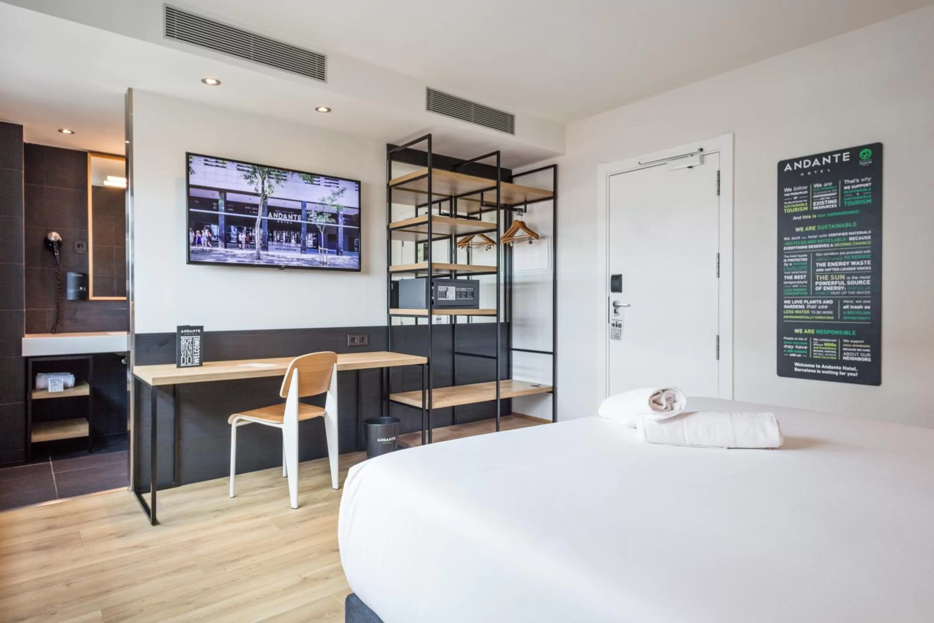 Photo of the whole room, Bed in Andante Hotel