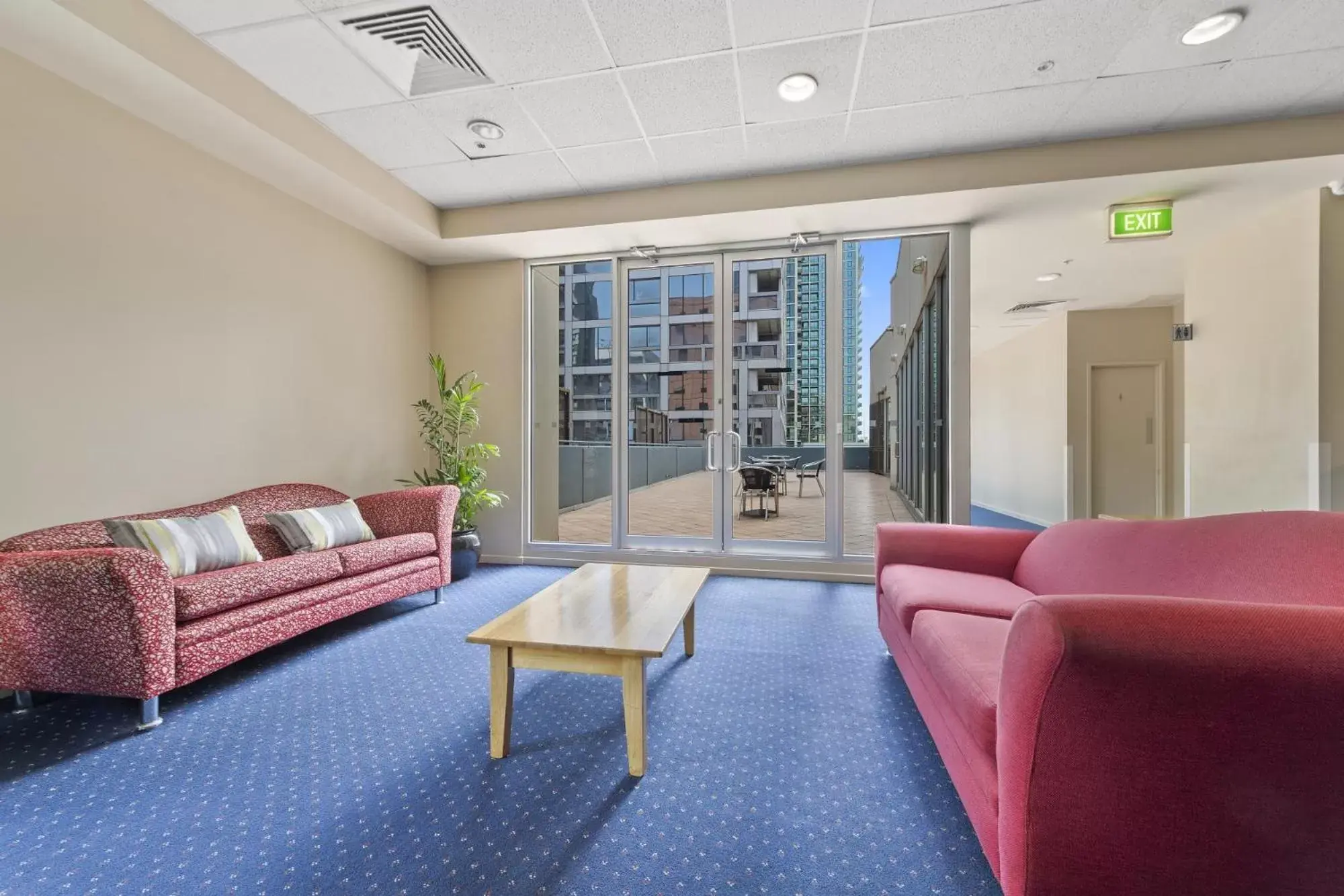 Lounge or bar, Seating Area in YEHS Hotel Melbourne CBD