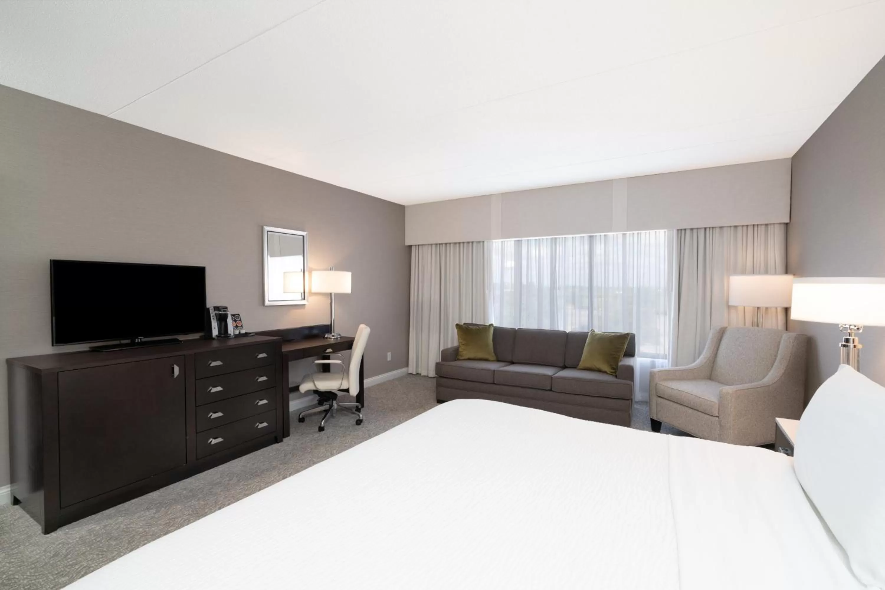 Photo of the whole room, Bed in Holiday Inn Wilmington by IHG