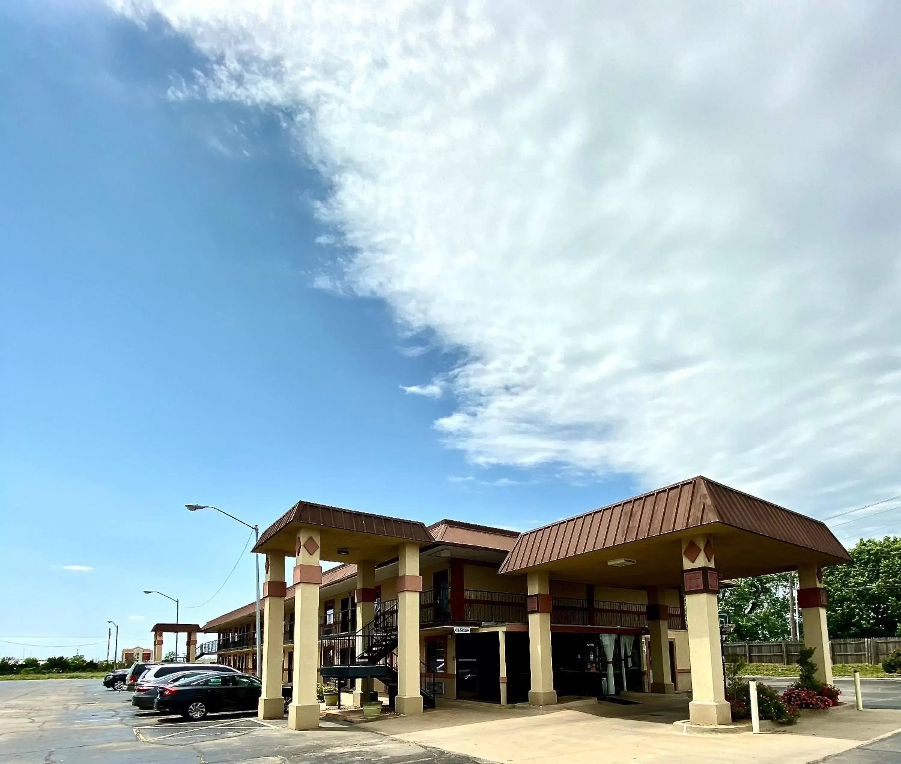 Property building in Super 8 by Wyndham Shawnee Property building in Super 8 by Wyndham Shawnee