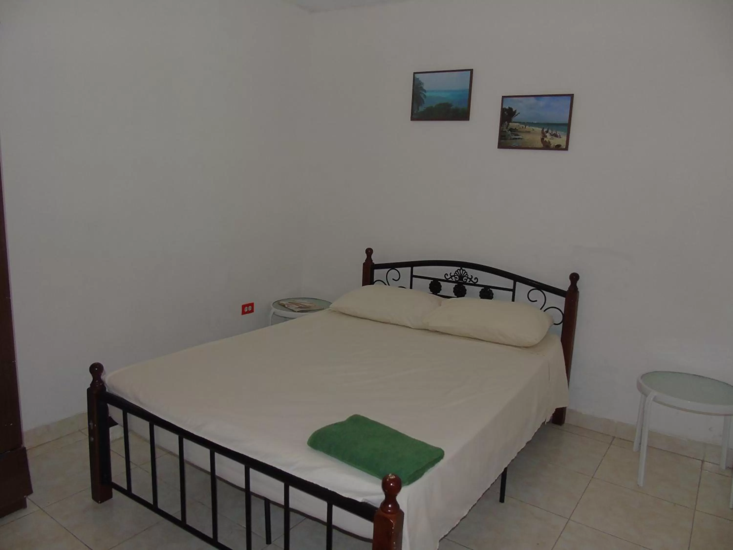 Bedroom, Bed in Posada Miss Joyce House