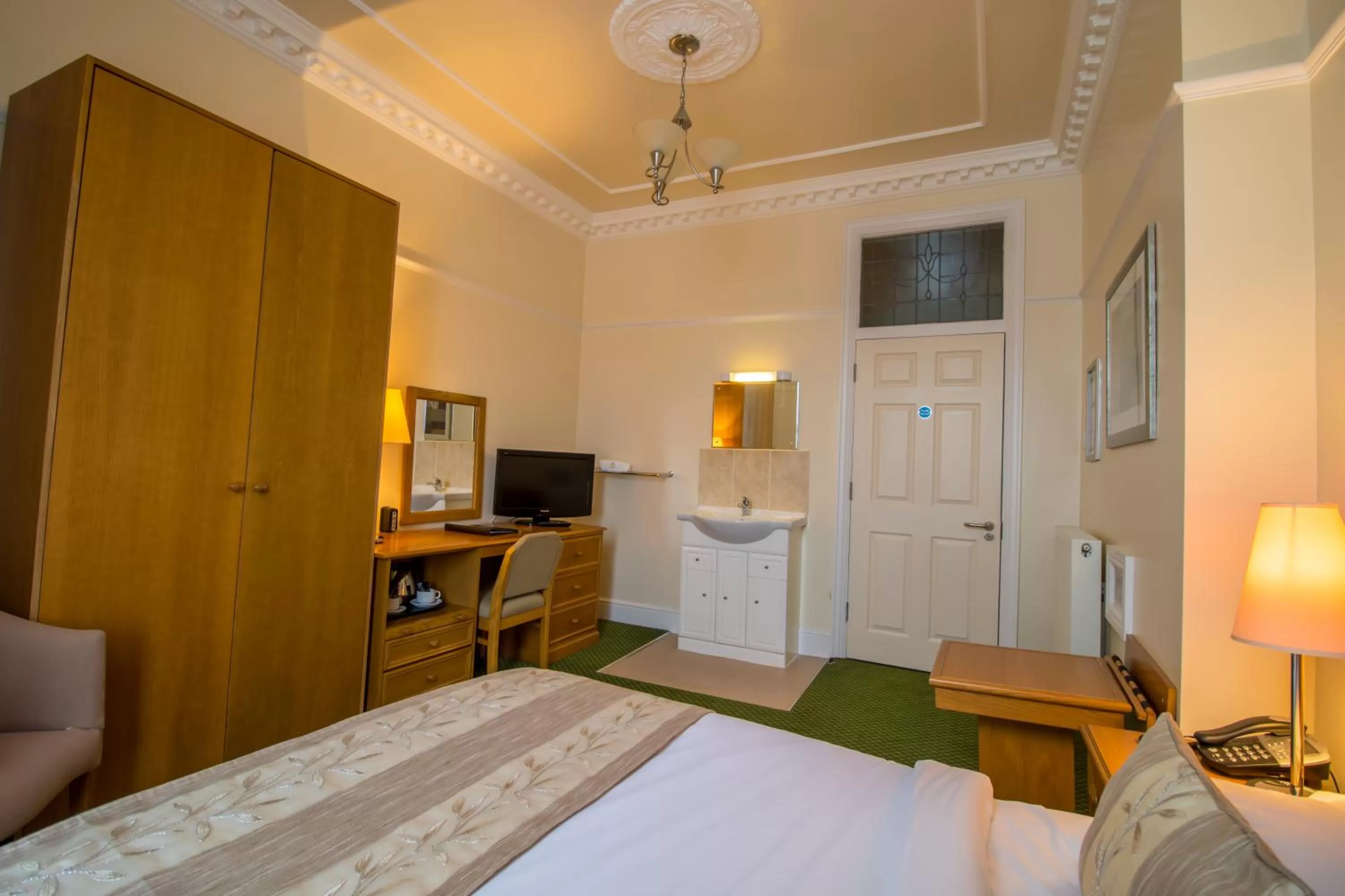 Shower, Bed in A Park View Hotel