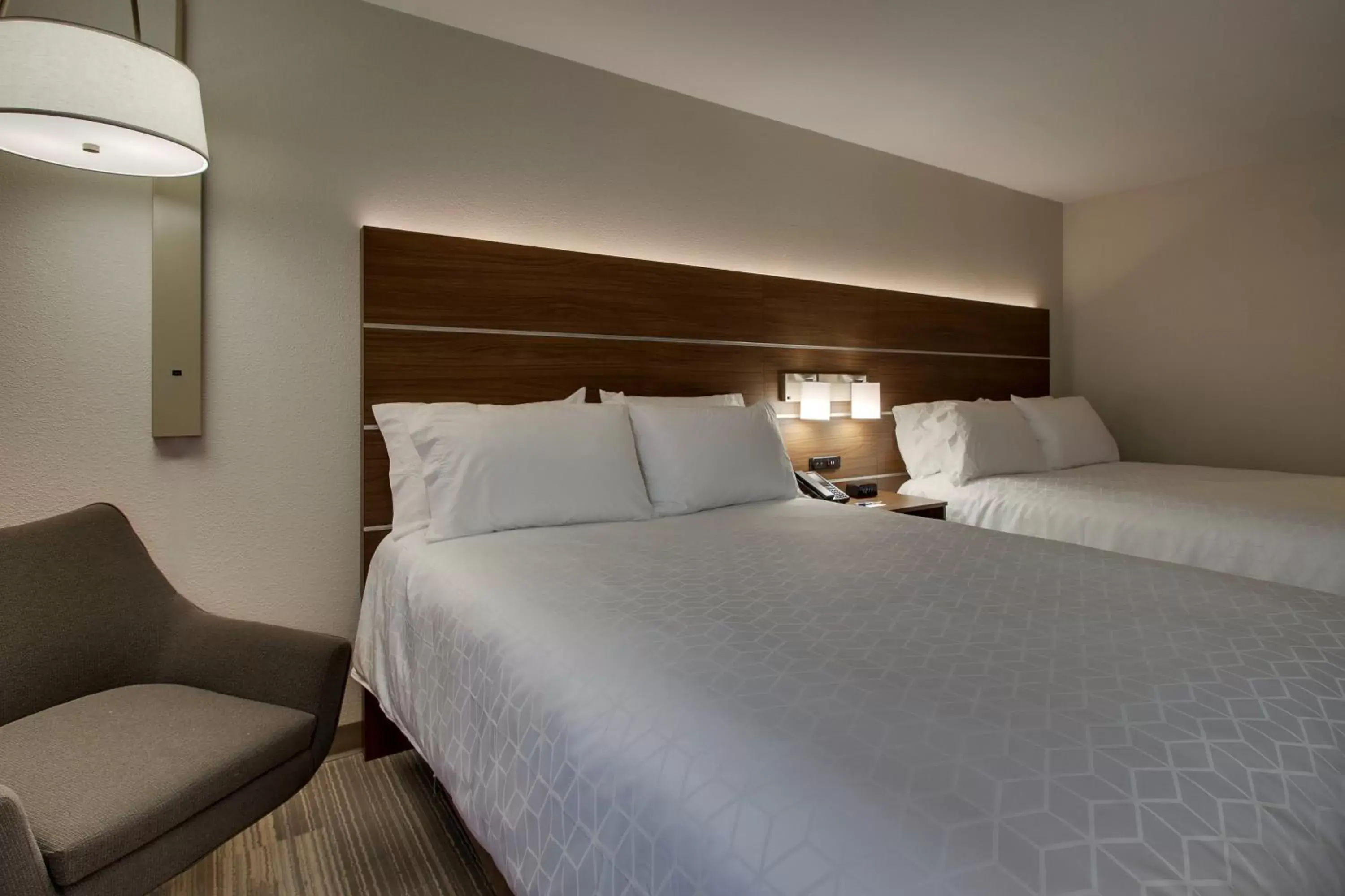 Bedroom, Bed in Holiday Inn Express Voorhees/ Mt. Laurel, an IHG Hotel